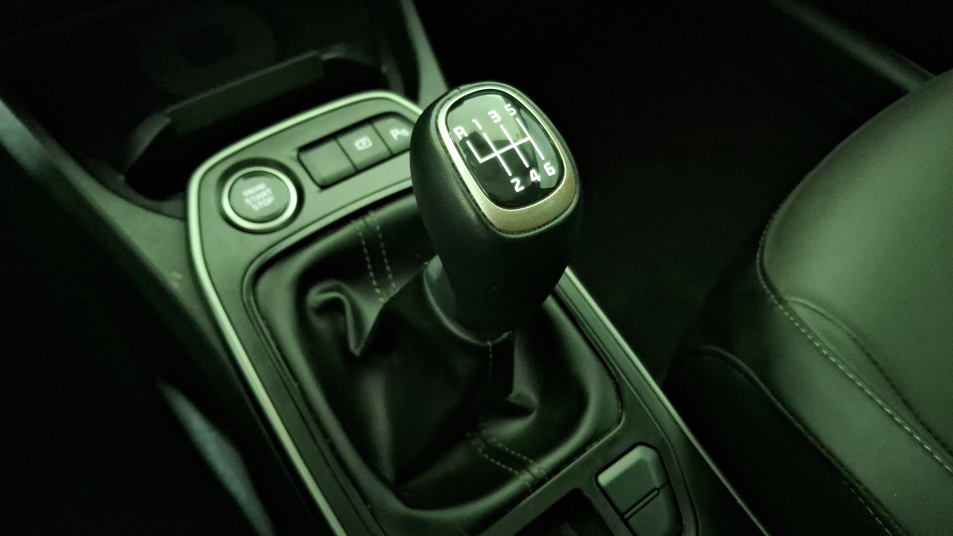KIA K3 — foto 11 de 16