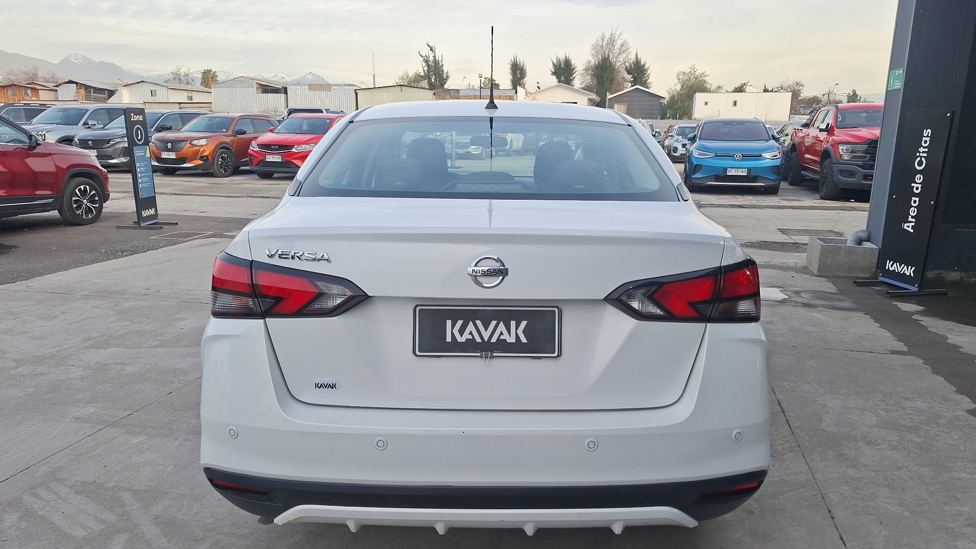 Nissan Versa — foto 3 de 14