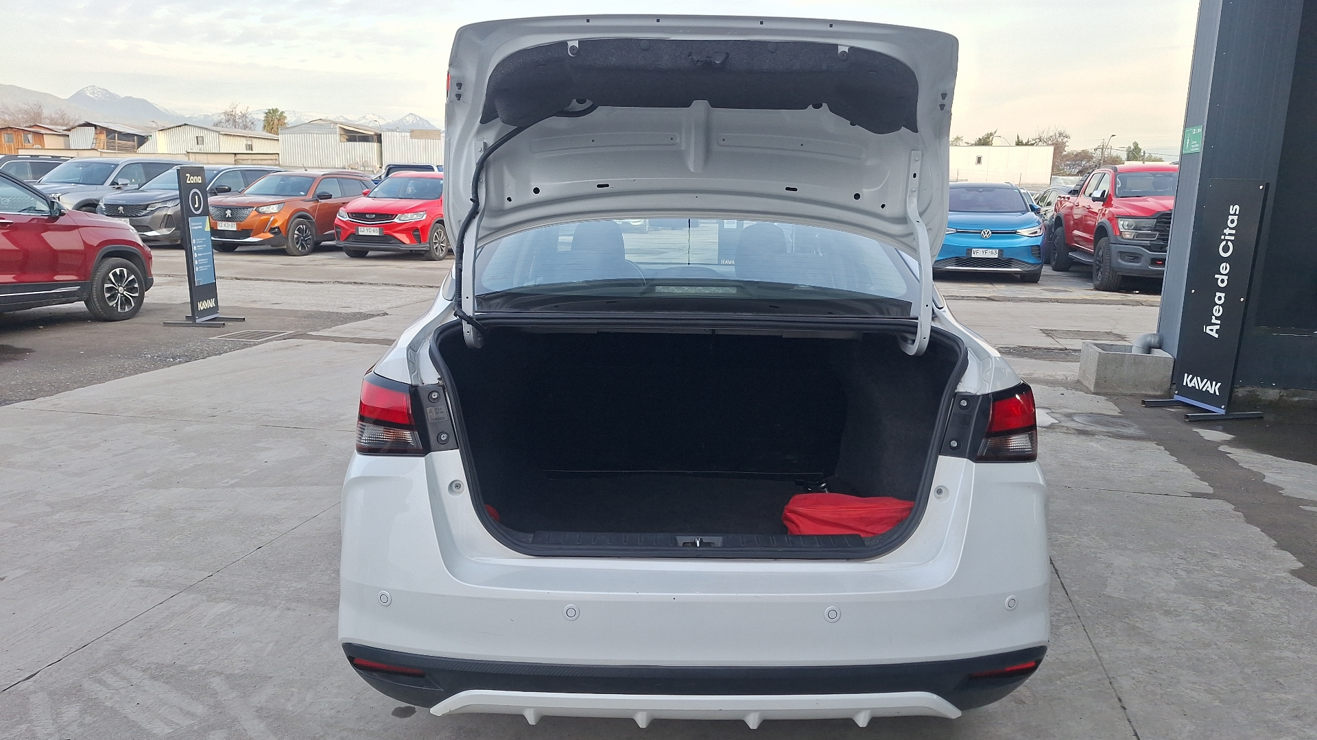 Nissan Versa — foto 4 de 14