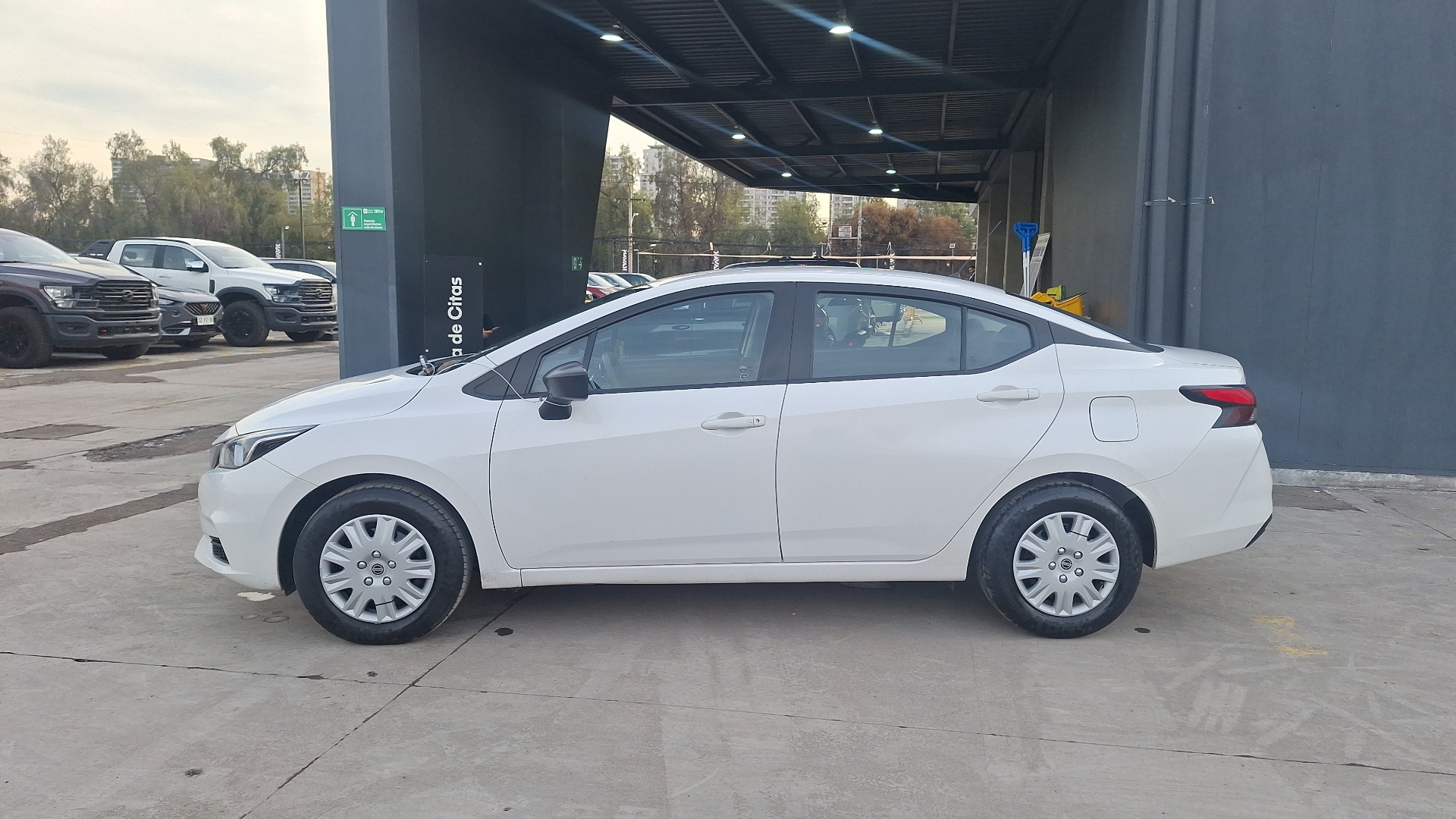 Nissan Versa — foto 2 de 14