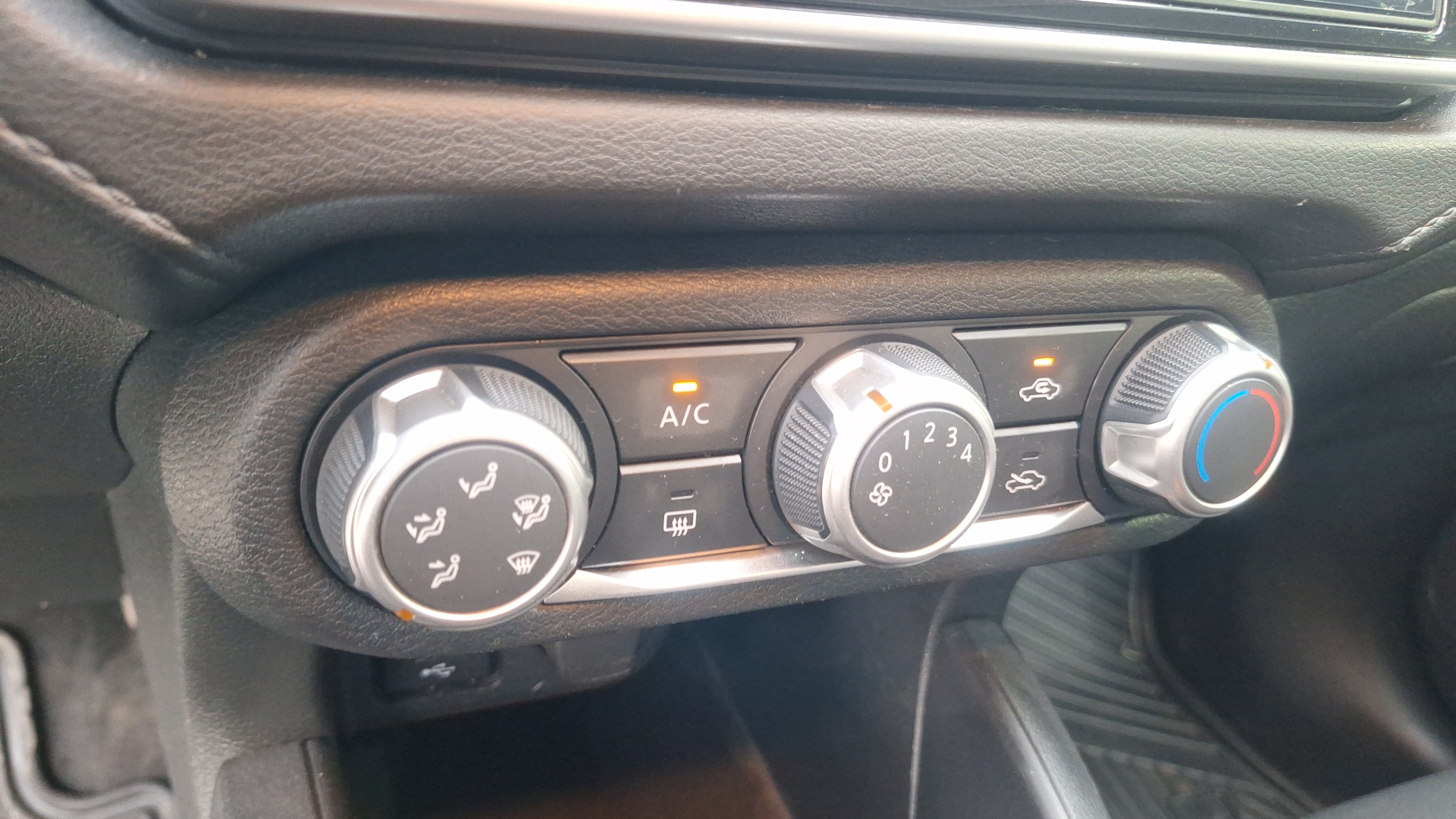 Nissan Versa — foto 14 de 14