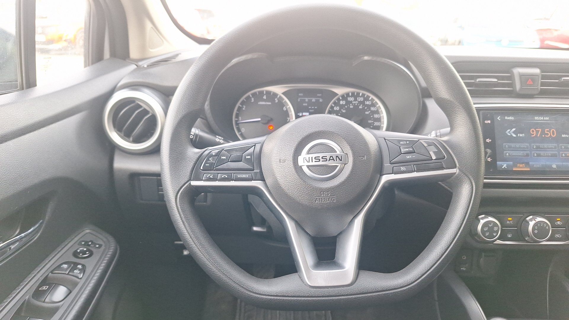 Nissan Versa — foto 8 de 14