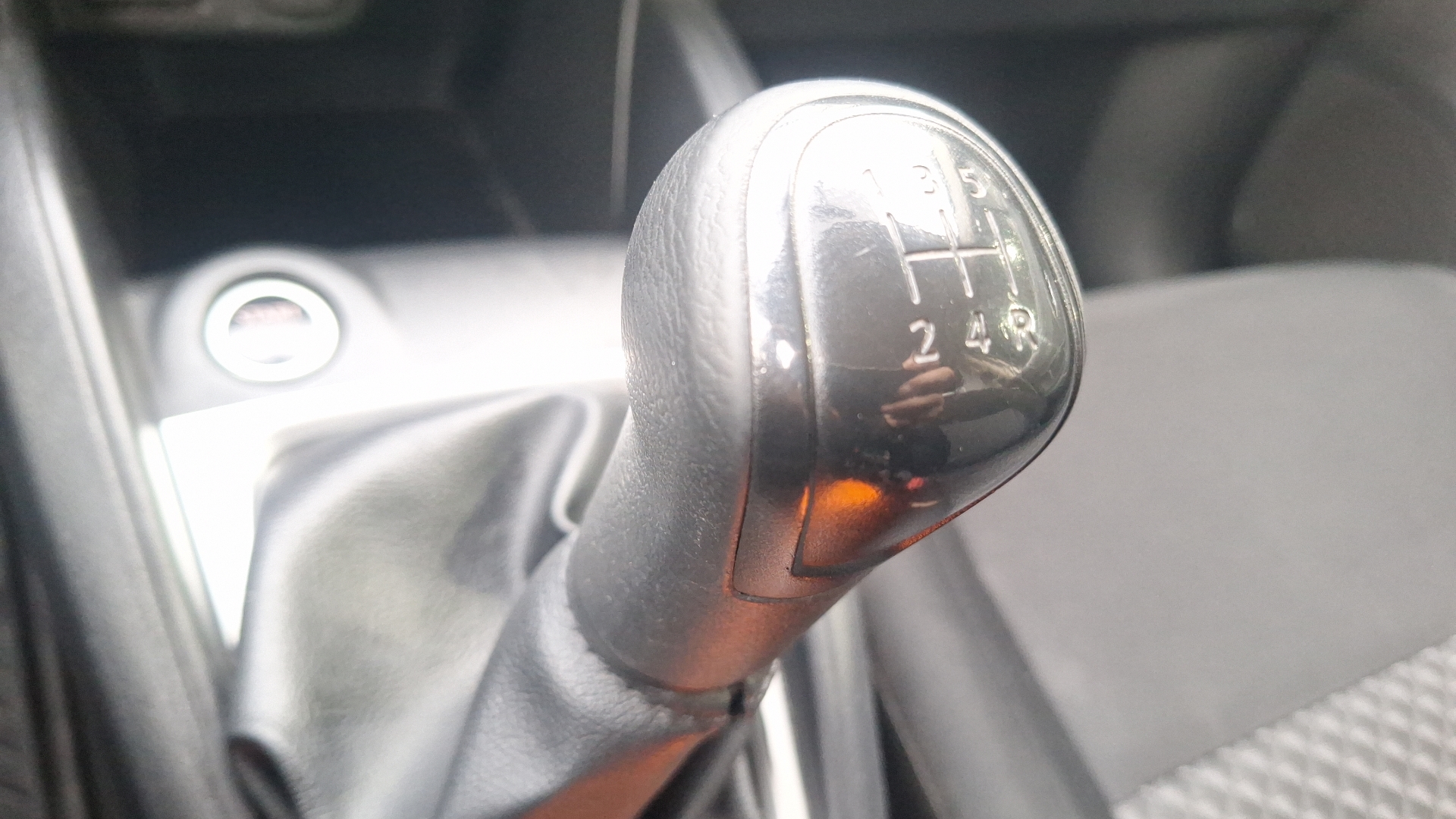 Nissan Versa — foto 11 de 14