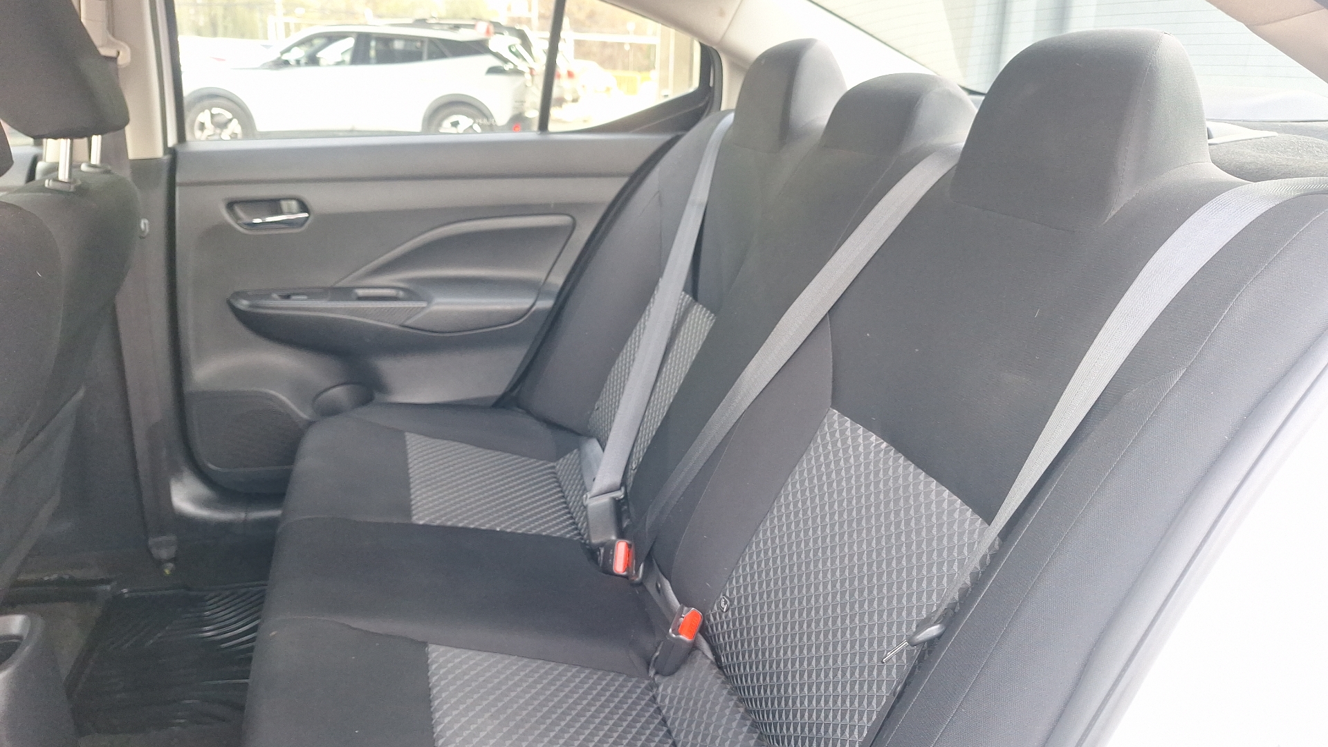 Nissan Versa — foto 12 de 14