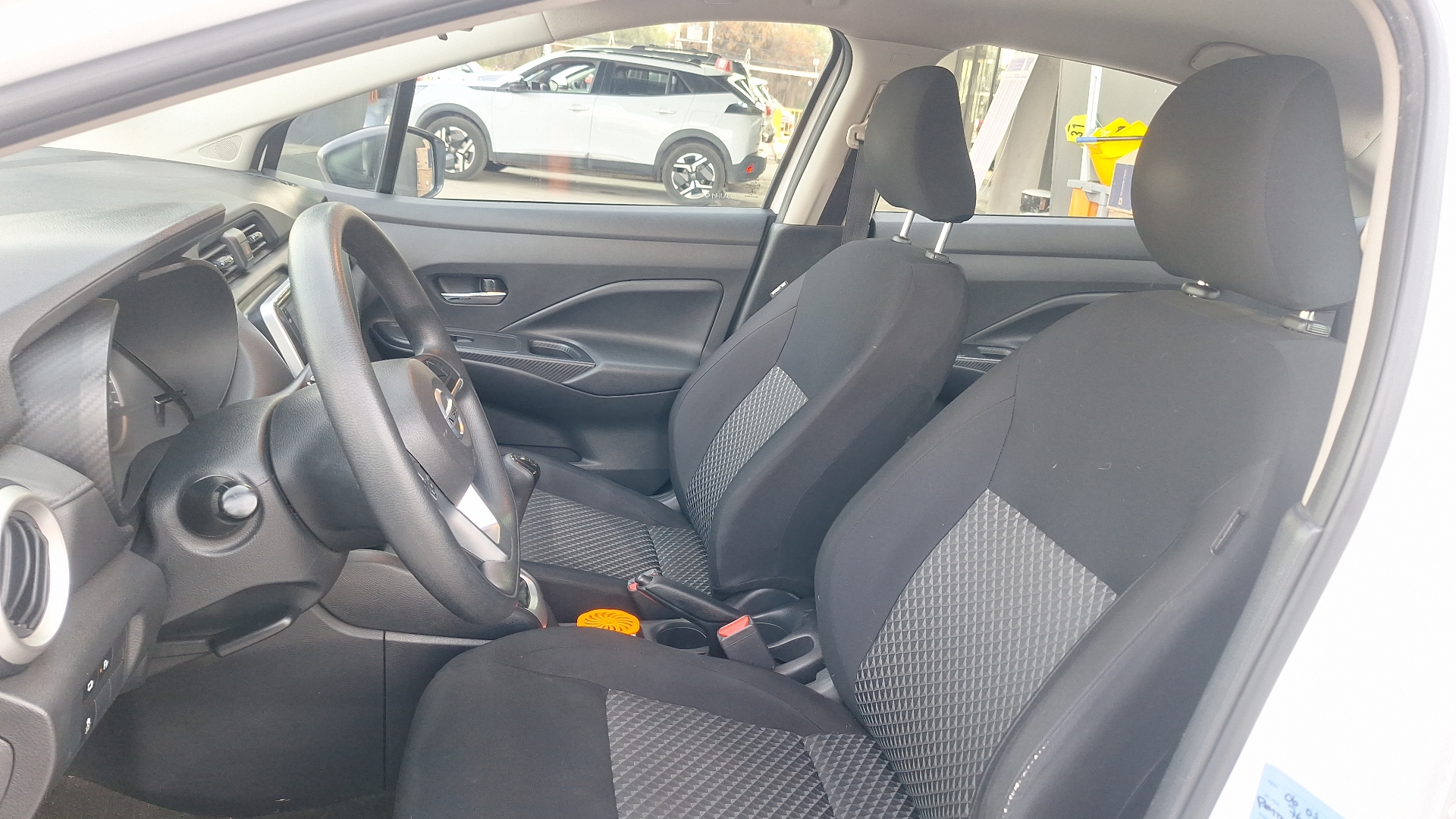 Nissan Versa — foto 13 de 14
