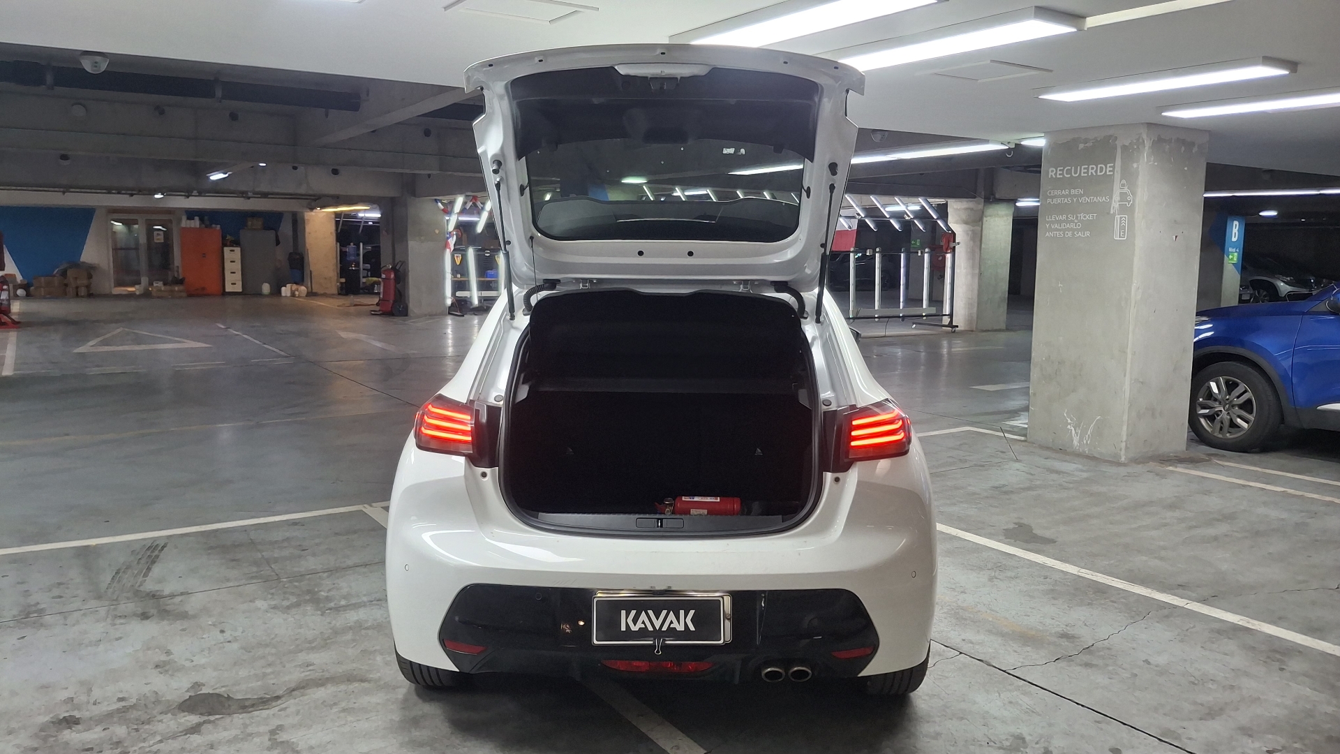 Peugeot 208 — foto 6 de 16