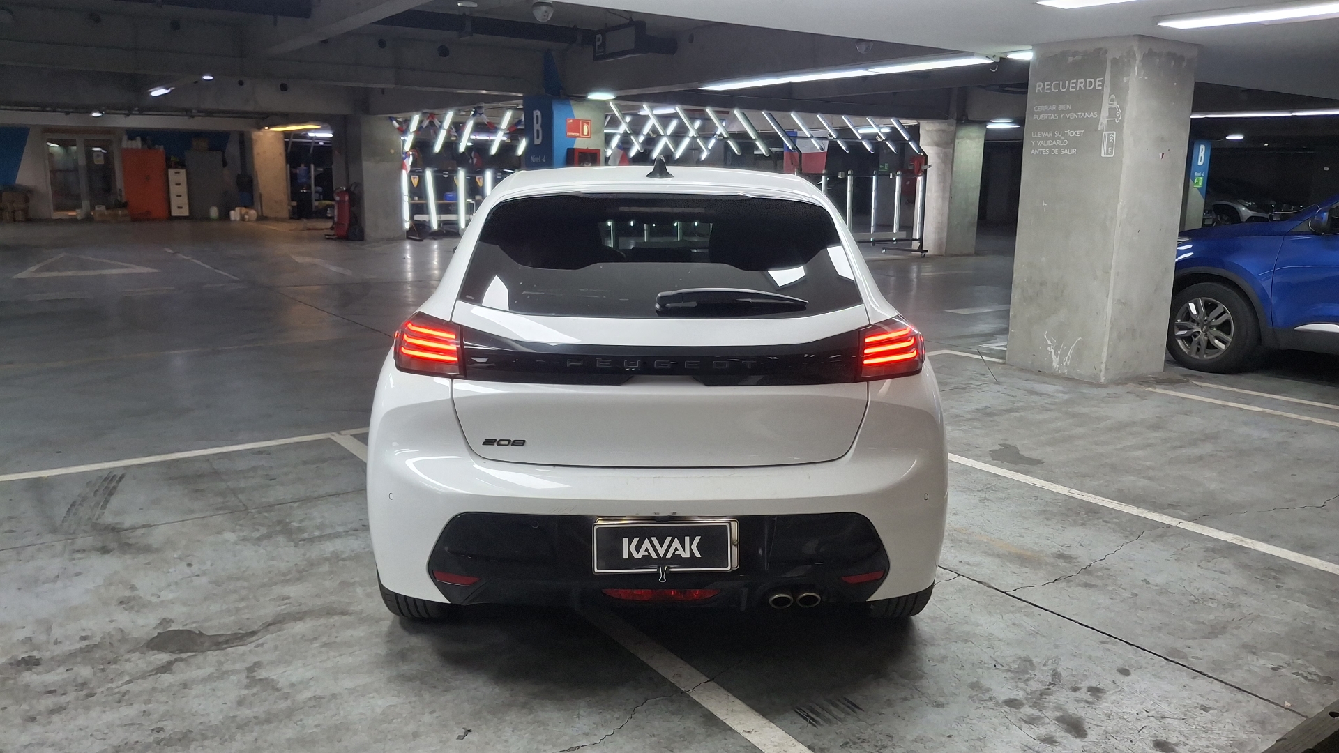 Peugeot 208 — foto 5 de 16