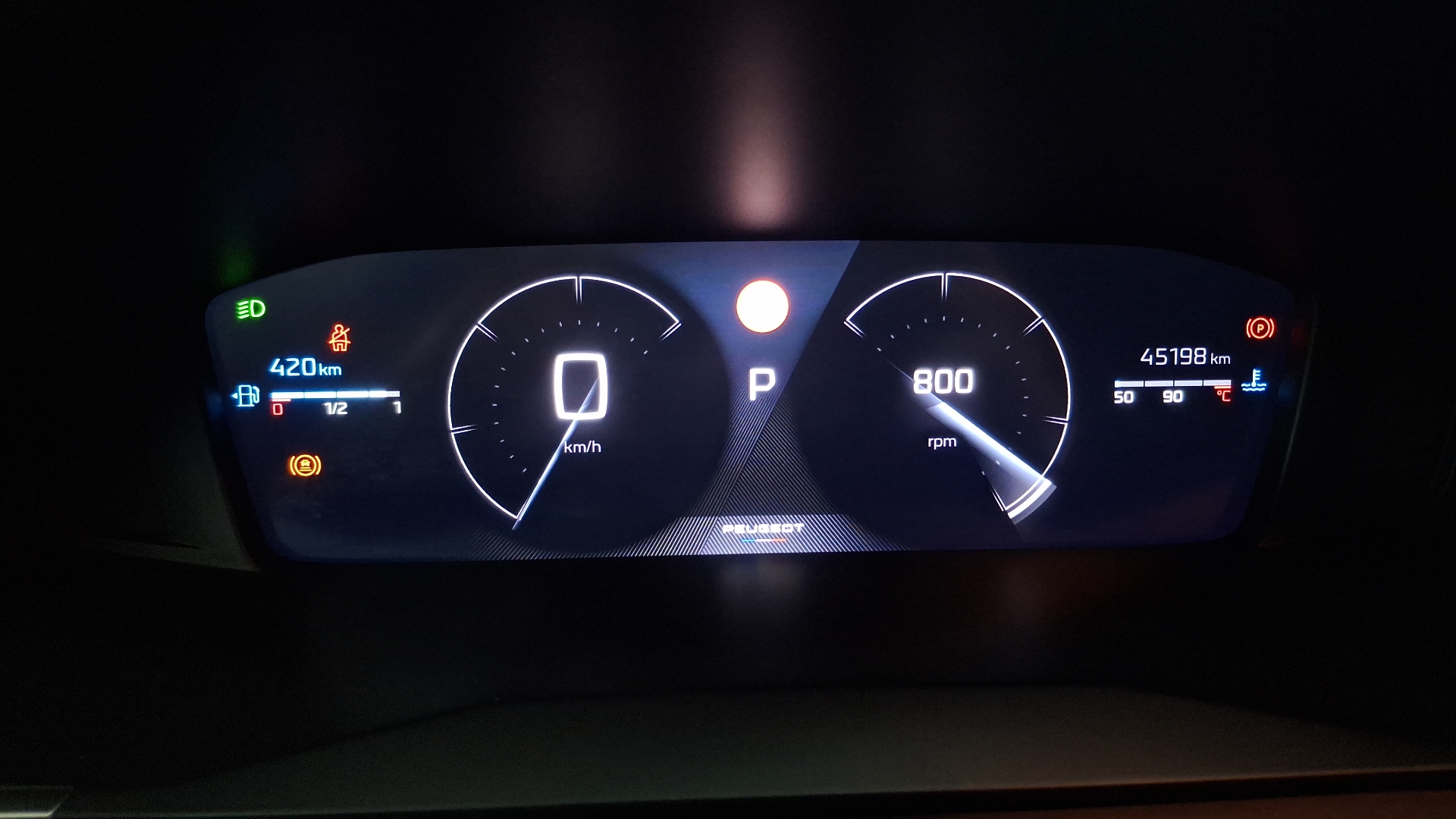 Peugeot 208 — foto 9 de 16