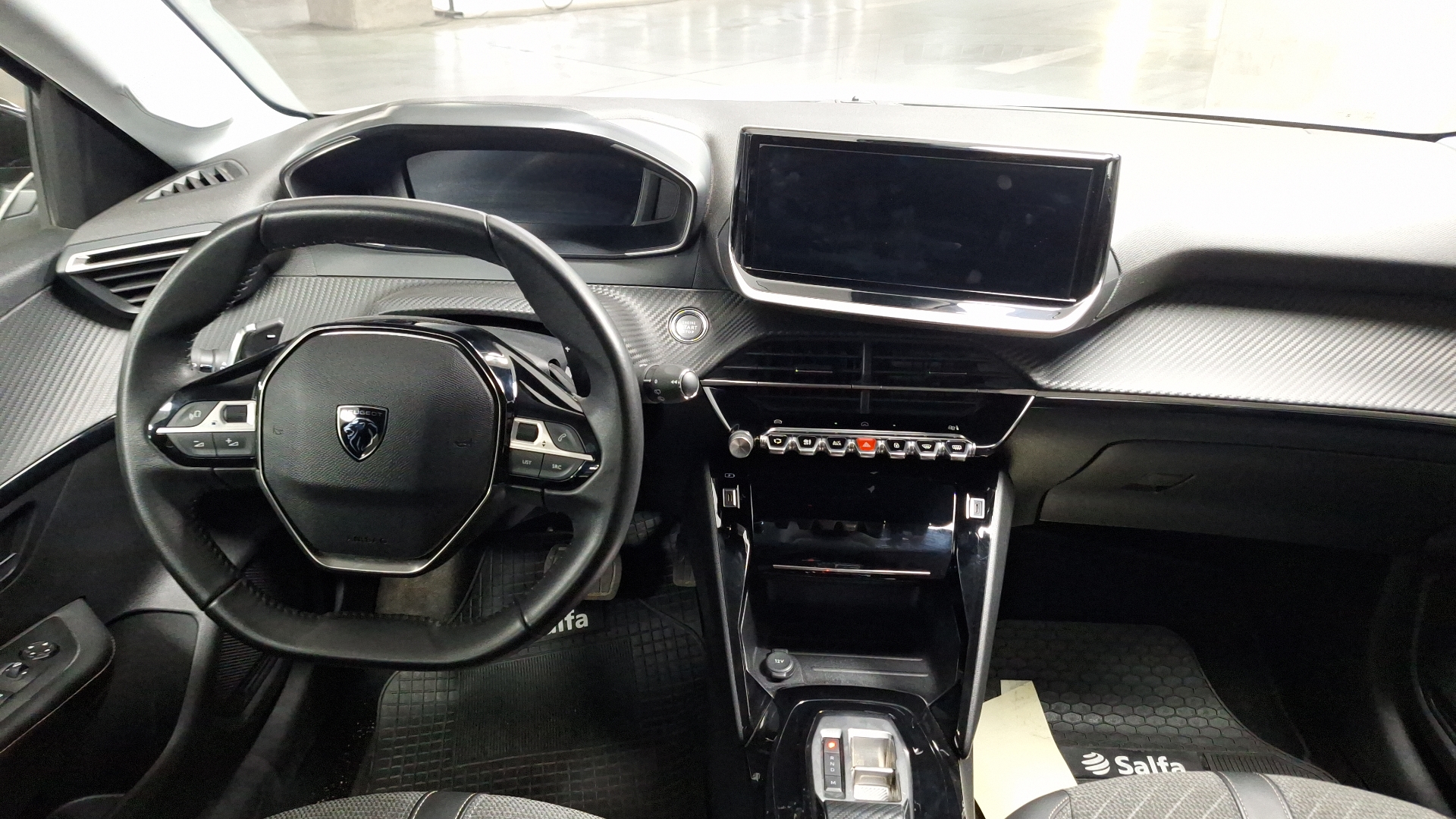 Peugeot 208 — foto 6 de 15