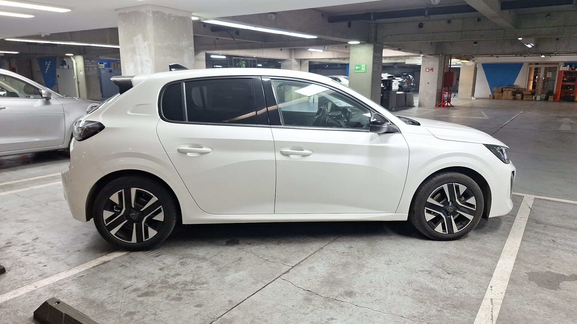 Peugeot 208 — foto 5 de 15