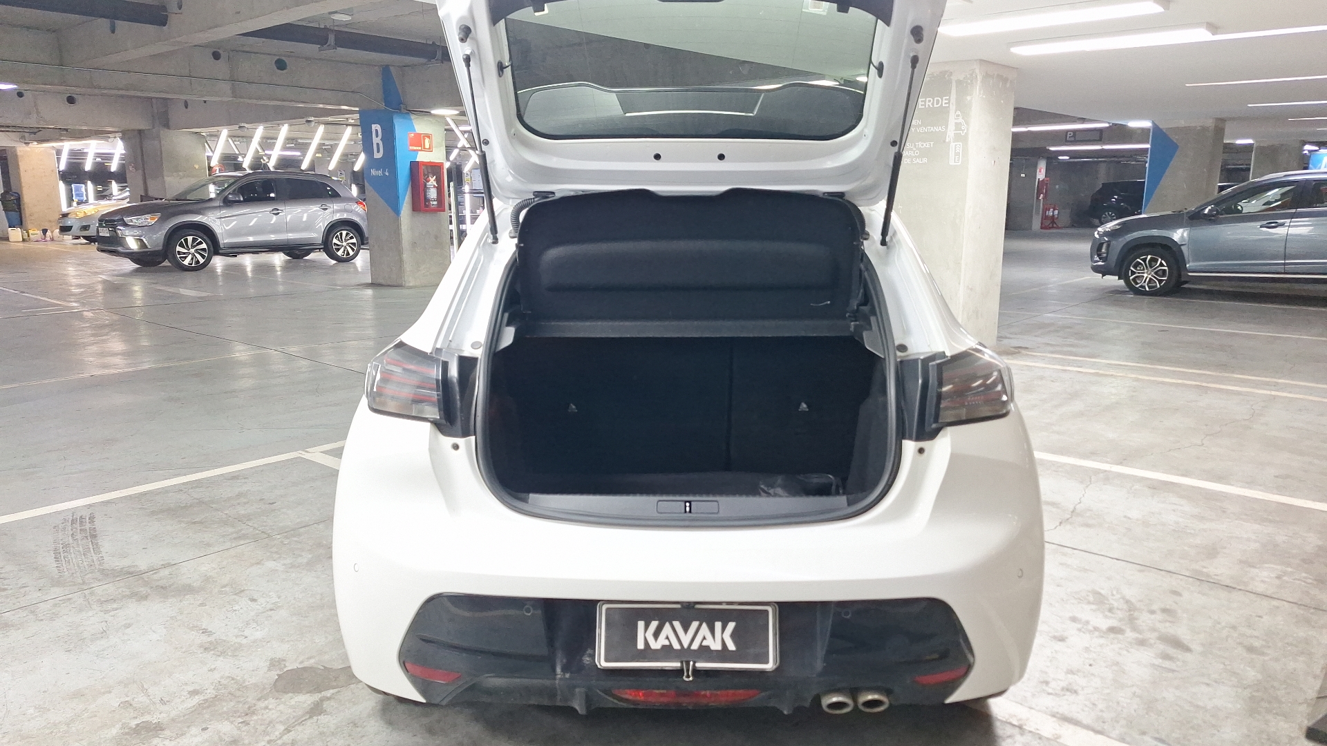 Peugeot 208 — foto 4 de 15