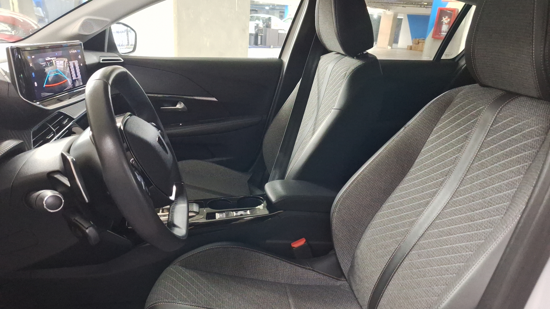 Peugeot 208 — foto 14 de 15