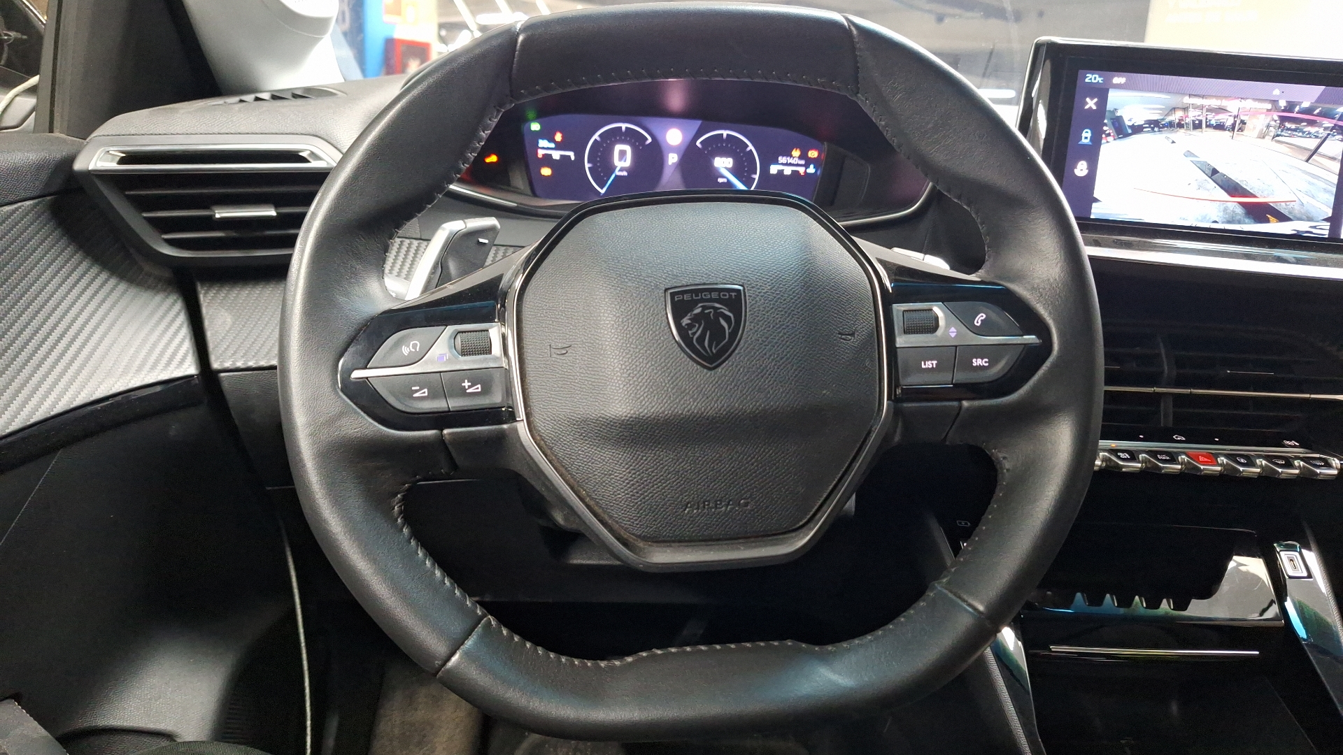 Peugeot 208 — foto 8 de 15