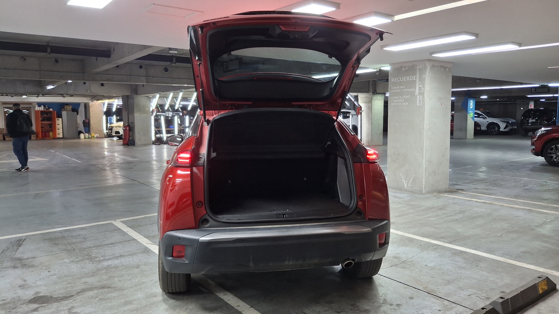 Peugeot 2008 — foto 5 de 16