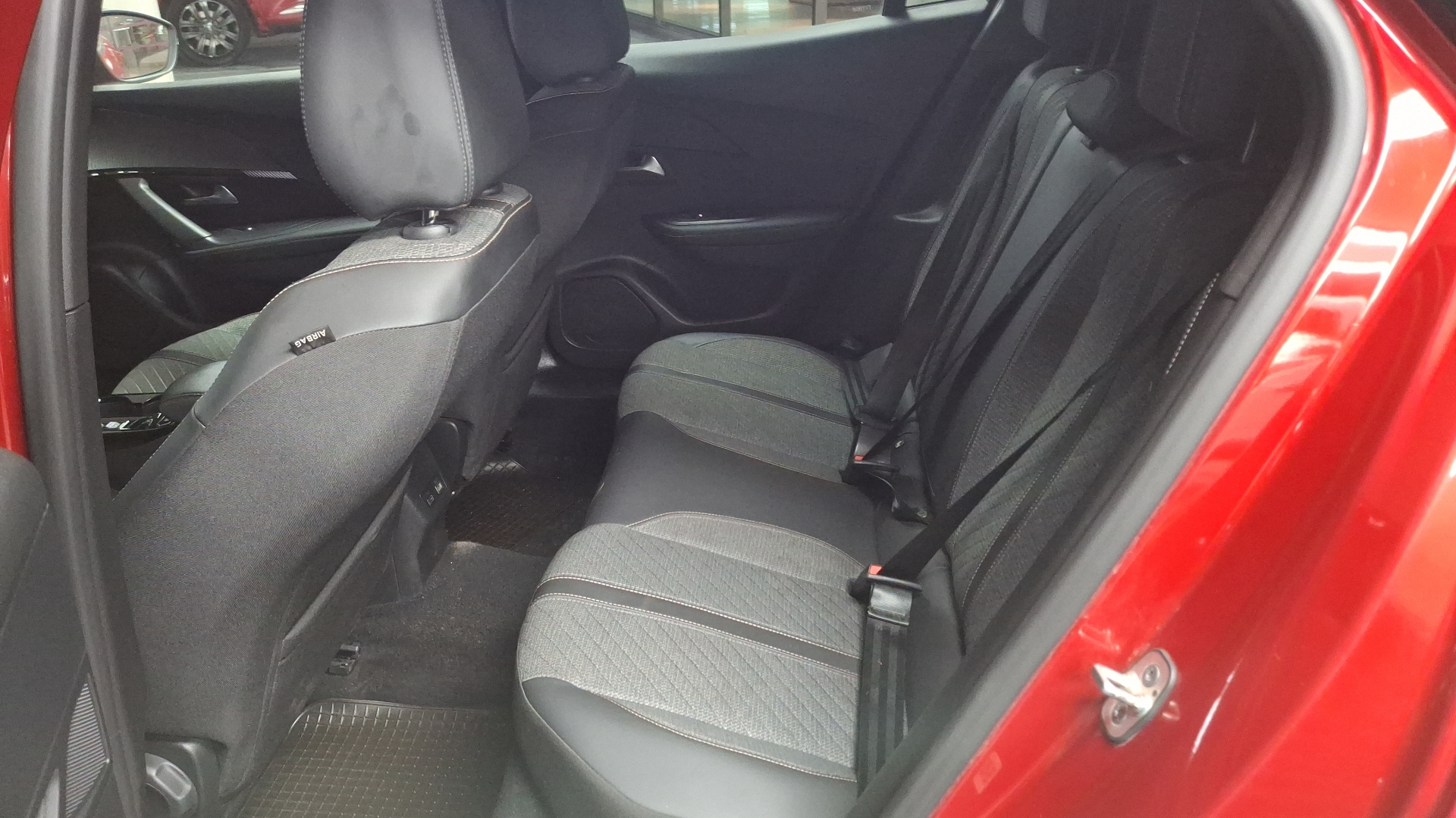 Peugeot 2008 — foto 14 de 16