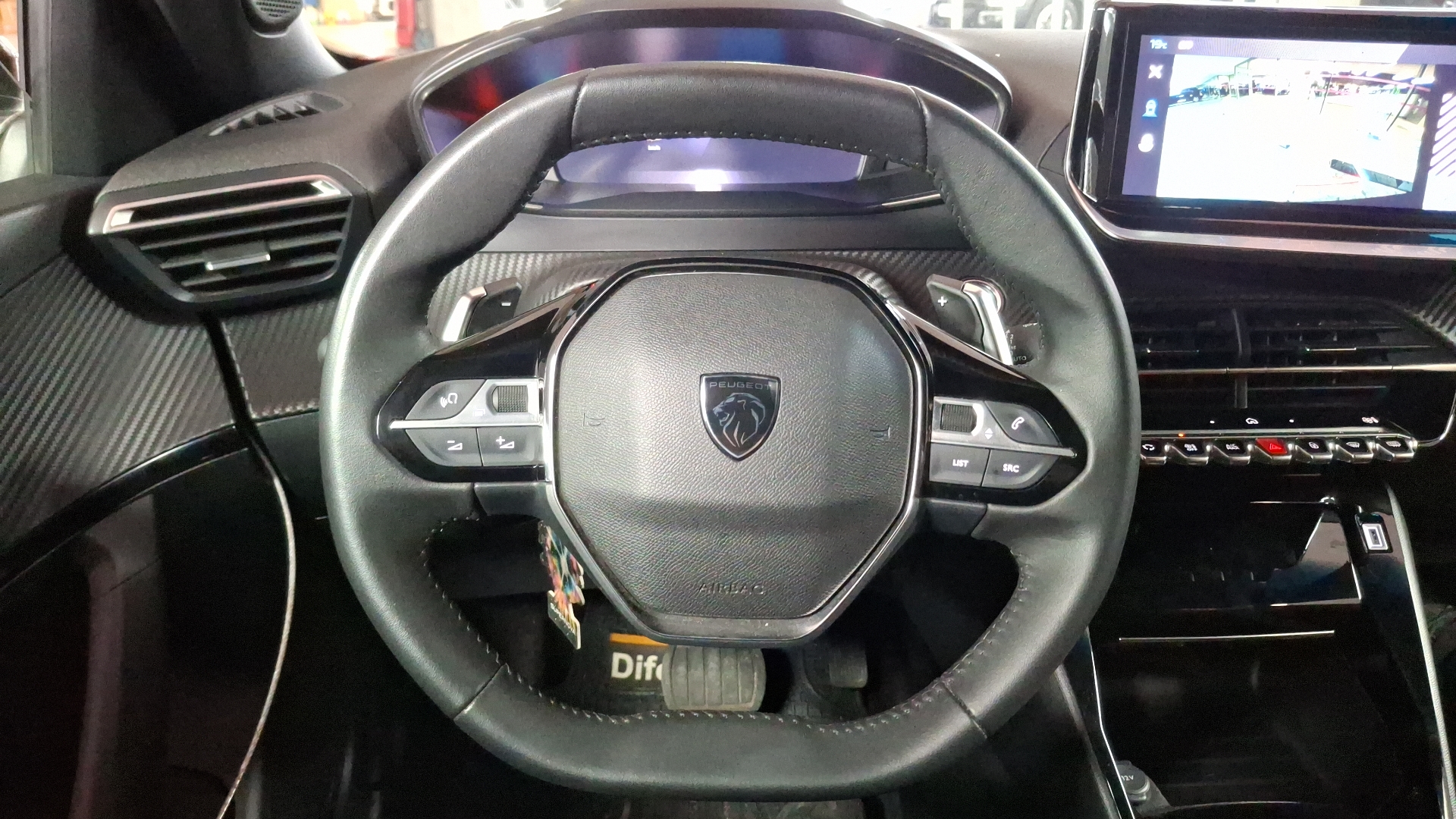 Peugeot 2008 — foto 8 de 16