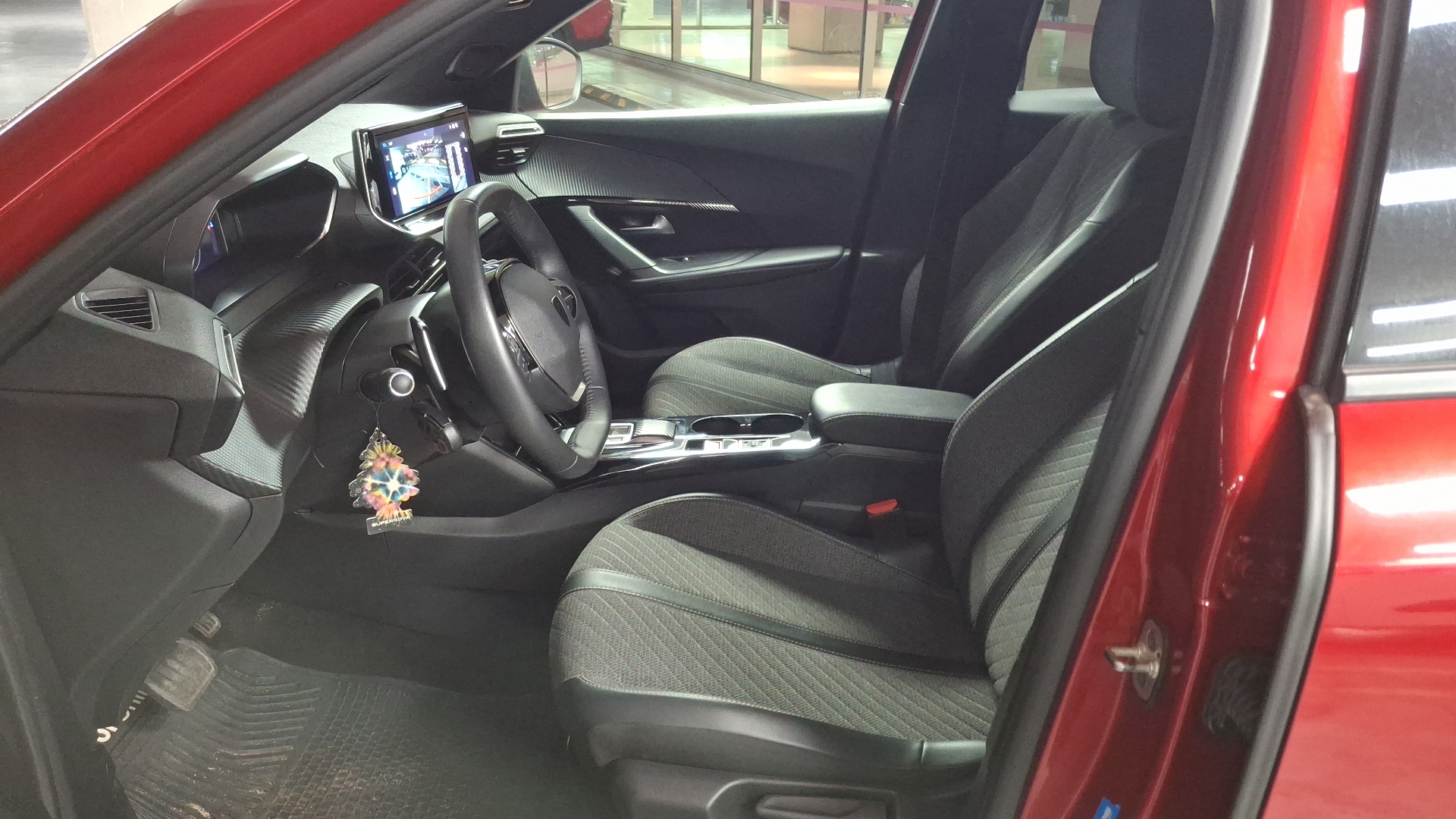 Peugeot 2008 — foto 13 de 16