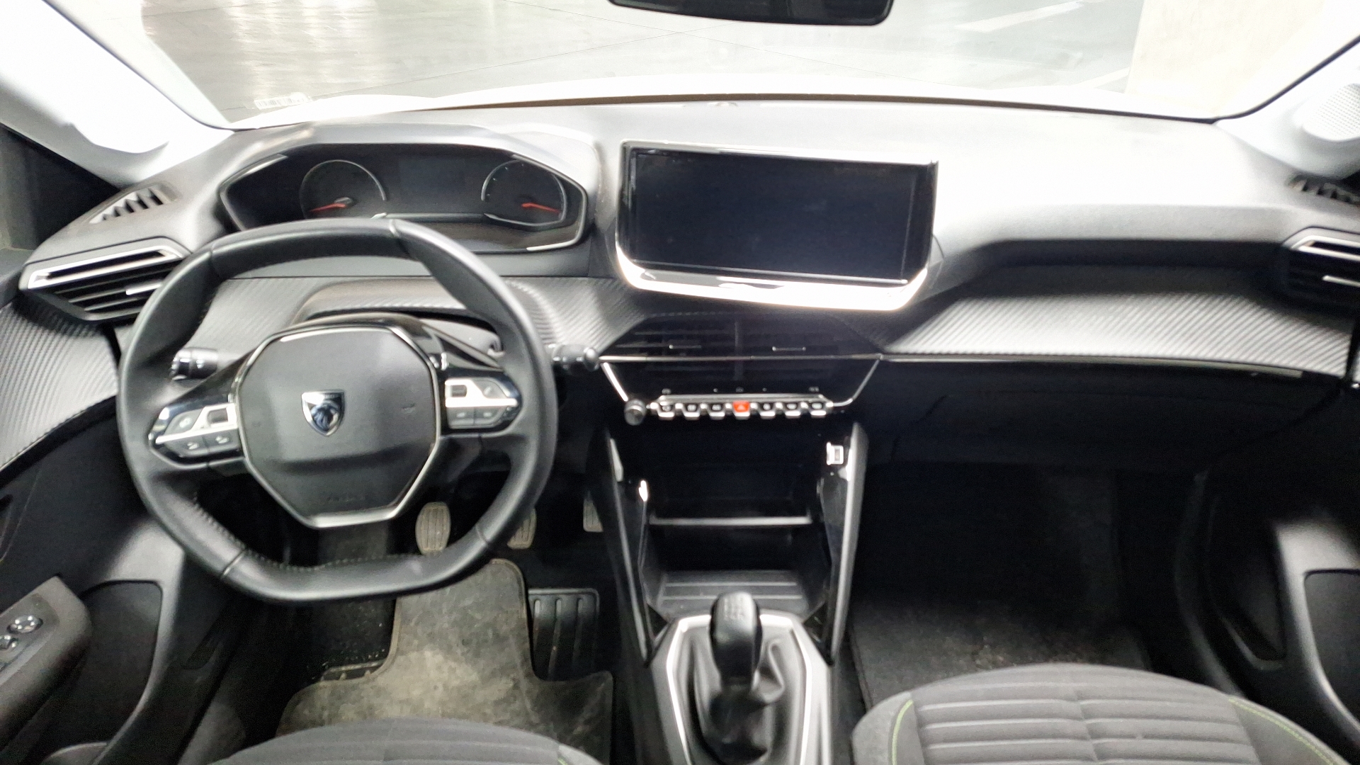 Peugeot 208 — foto 6 de 14