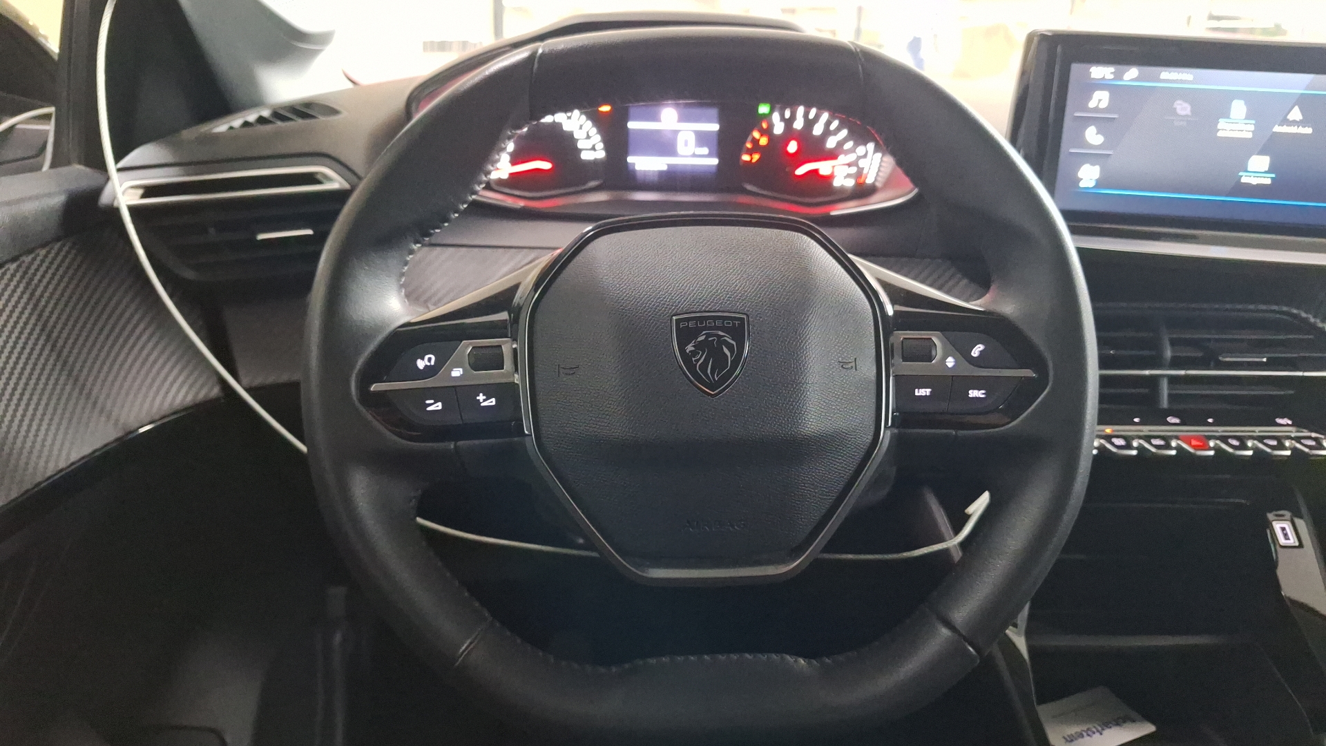 Peugeot 208 — foto 8 de 14