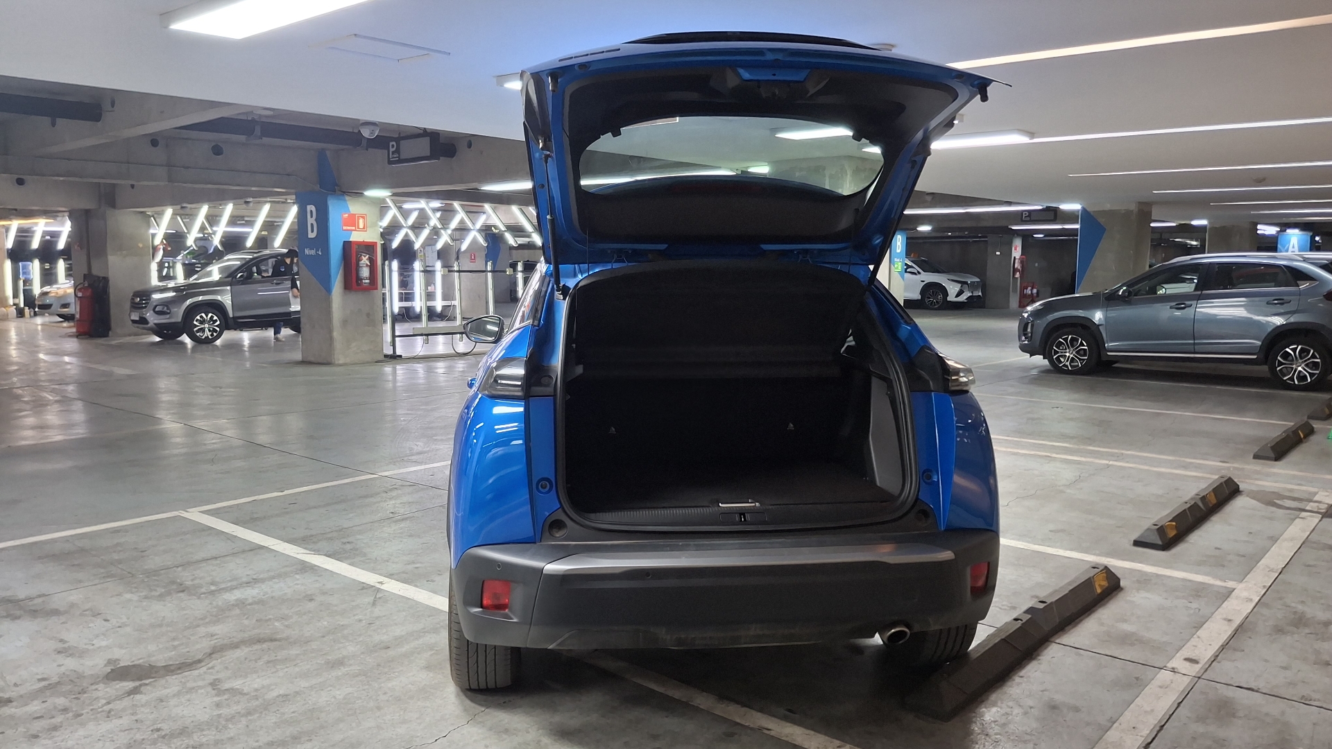 Peugeot 2008 — foto 5 de 16