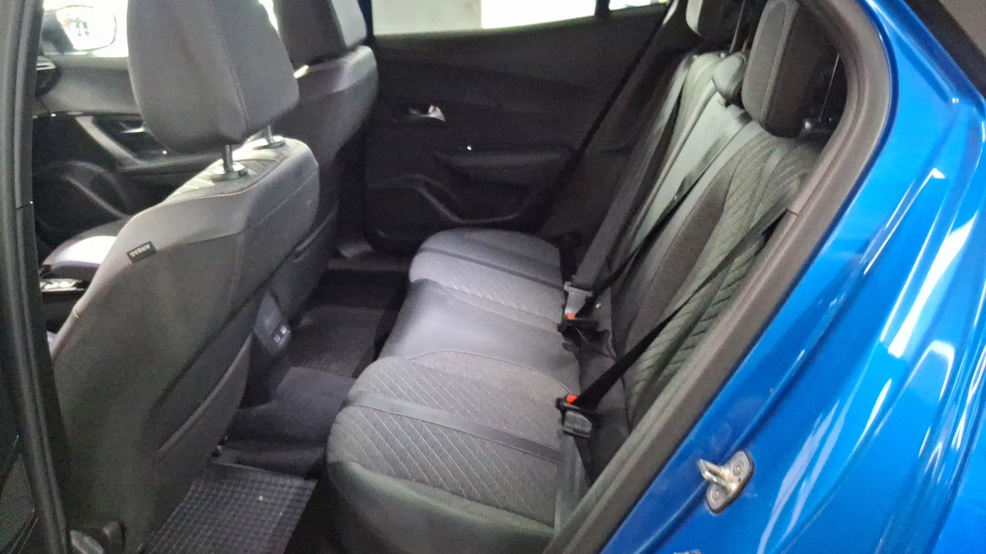 Peugeot 2008 — foto 14 de 16