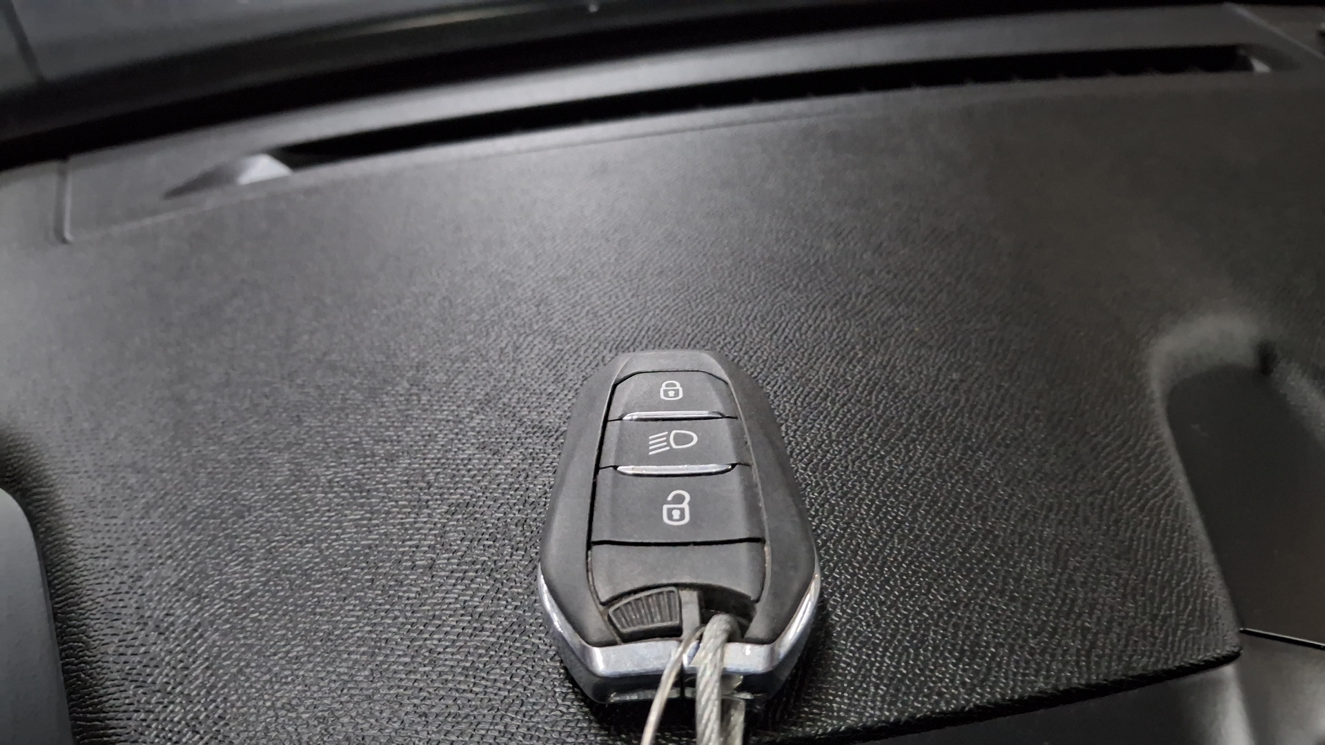 Peugeot 2008 — foto 16 de 16
