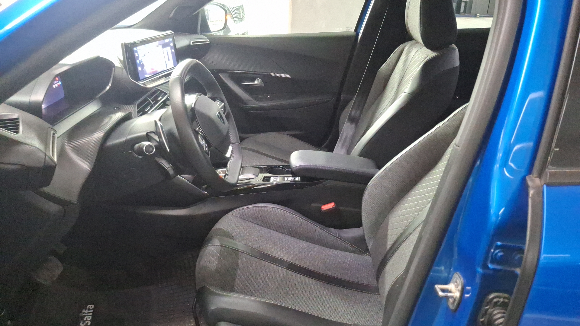 Peugeot 2008 — foto 13 de 16