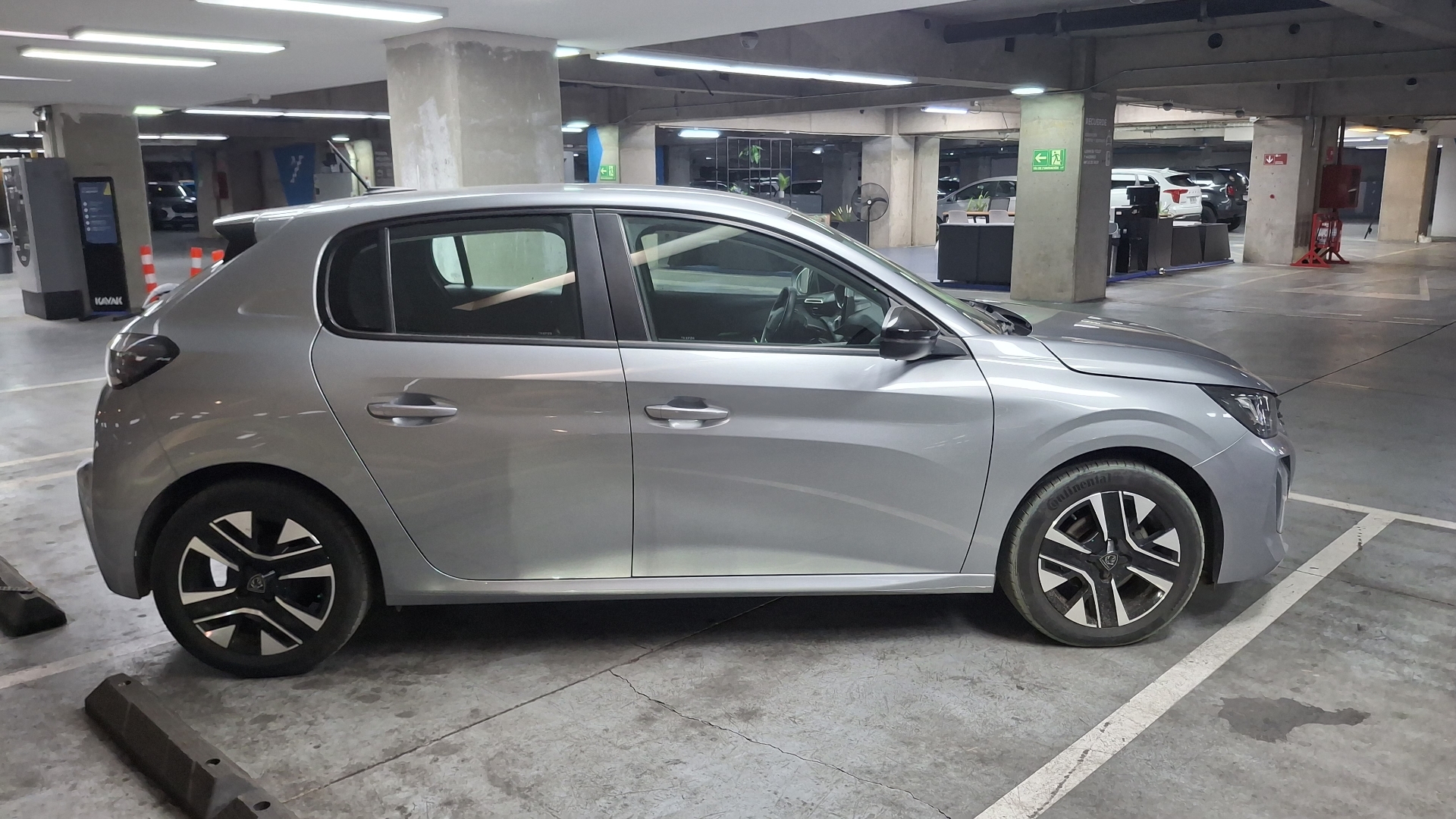 Peugeot 208 — foto 4 de 15