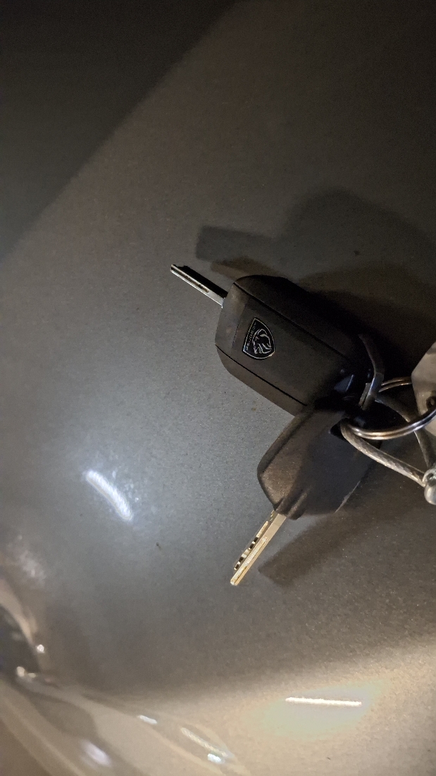 Peugeot 208 — foto 15 de 15