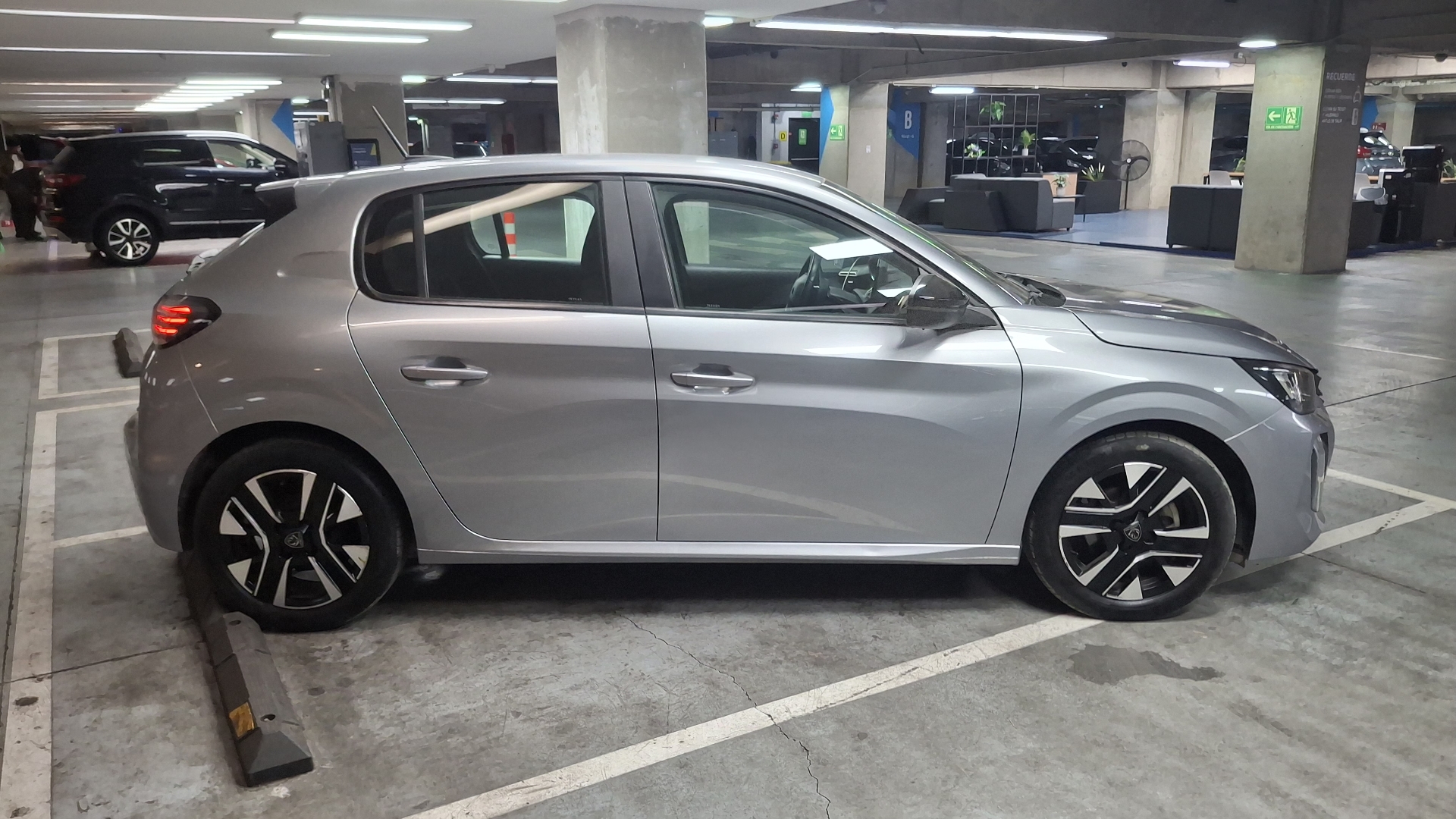 Peugeot 208 — foto 4 de 15