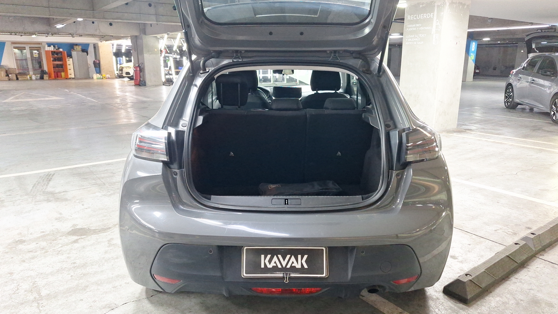 Peugeot 208 — foto 4 de 14