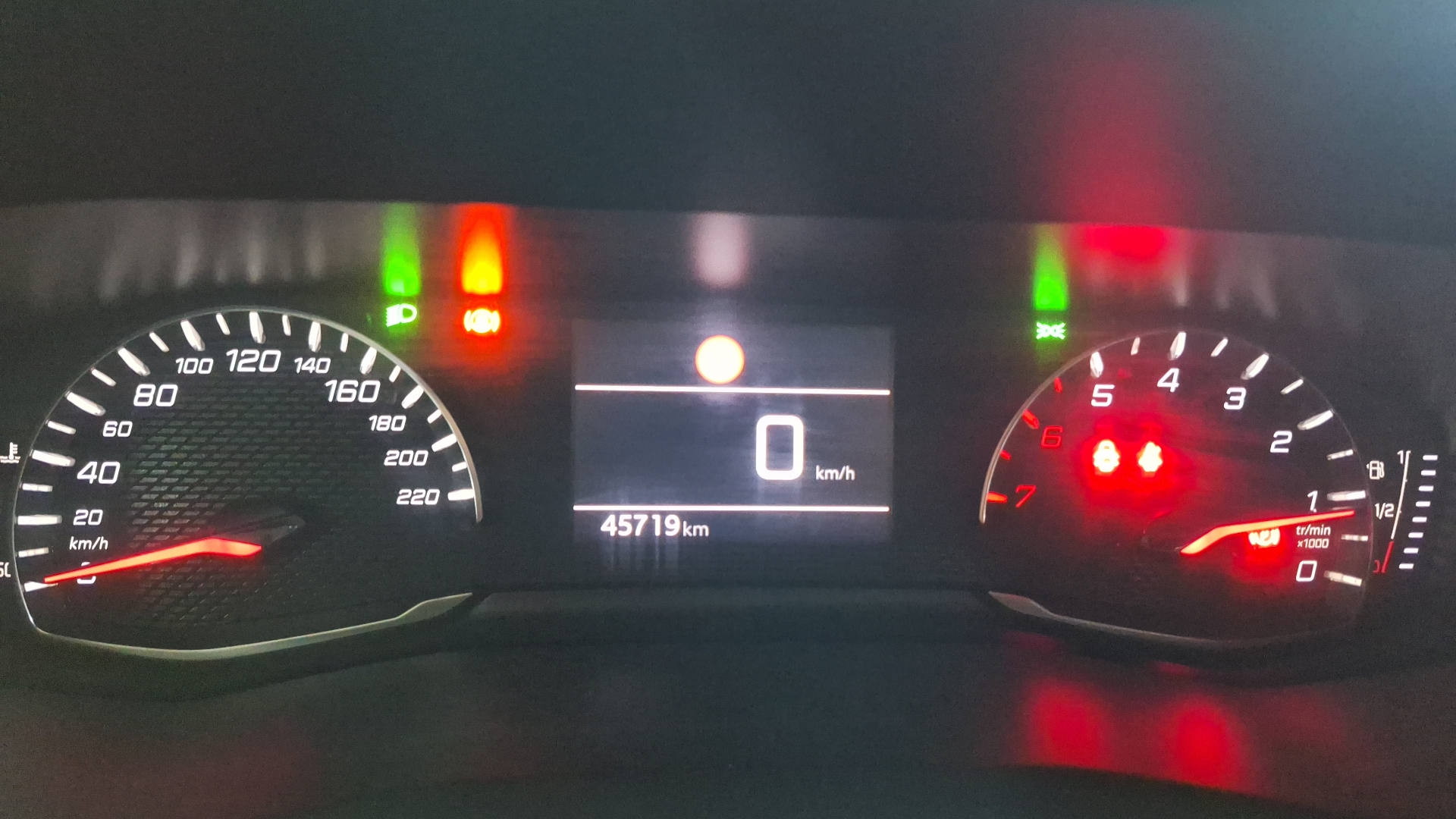 Peugeot 208 — foto 9 de 14
