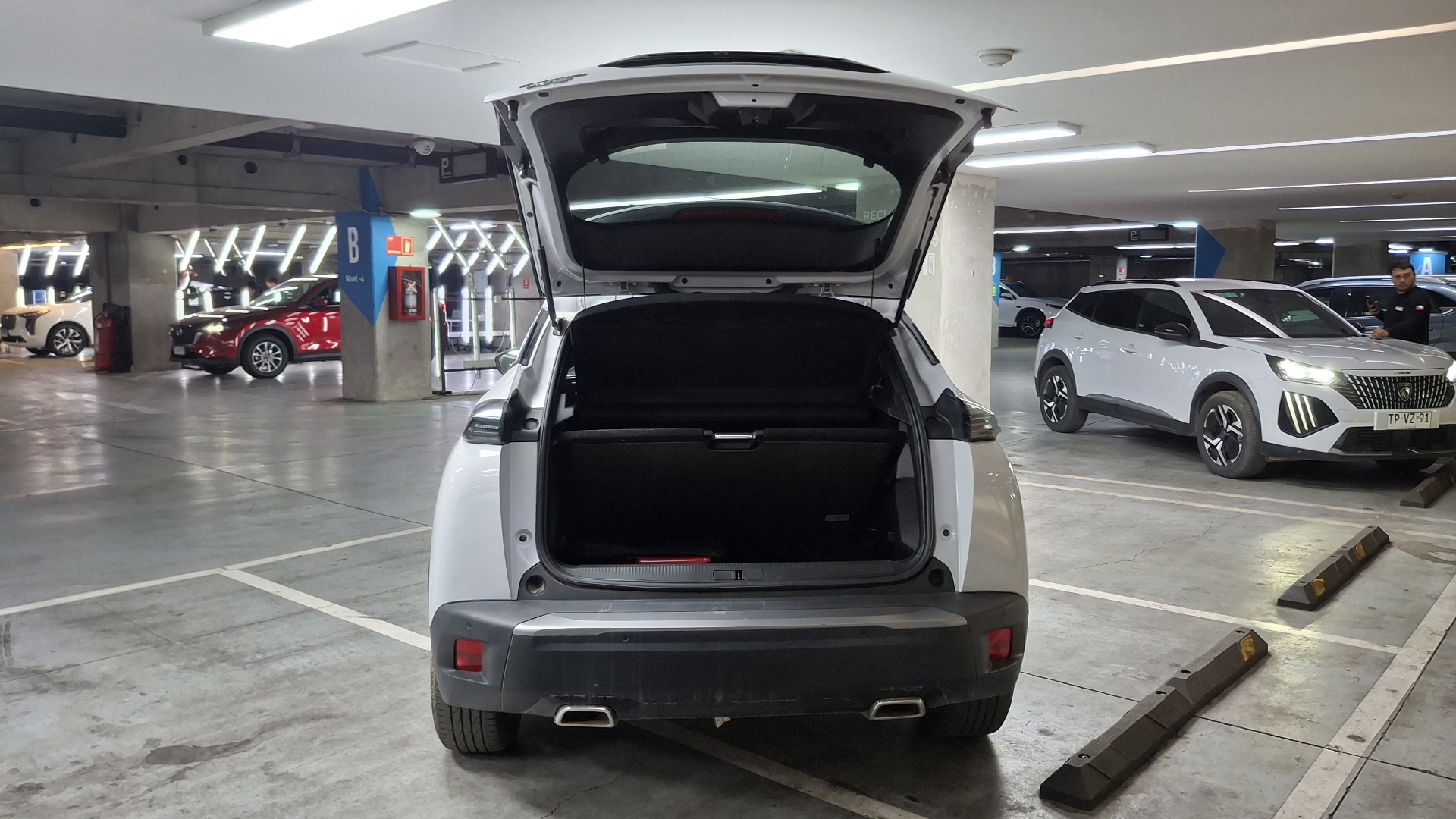 Peugeot 2008 — foto 6 de 16