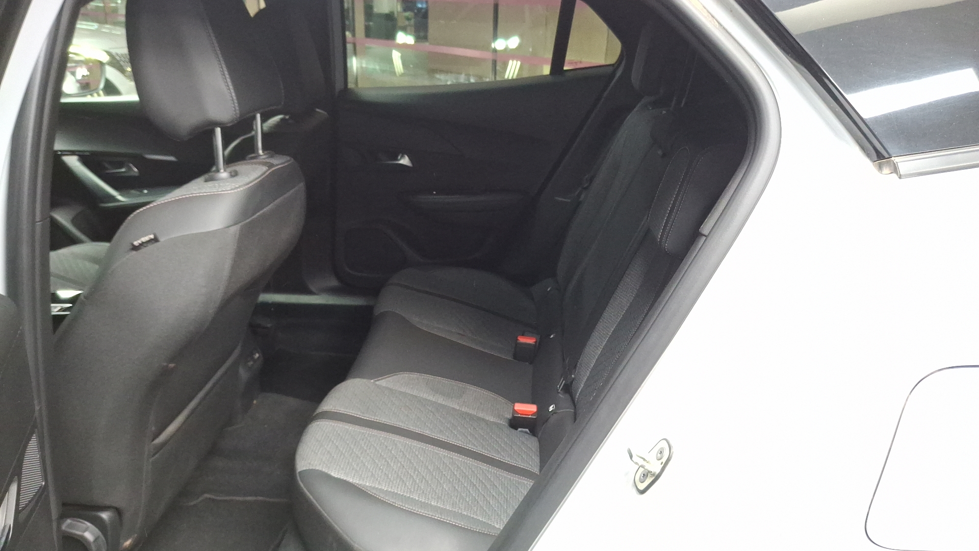 Peugeot 2008 — foto 14 de 16