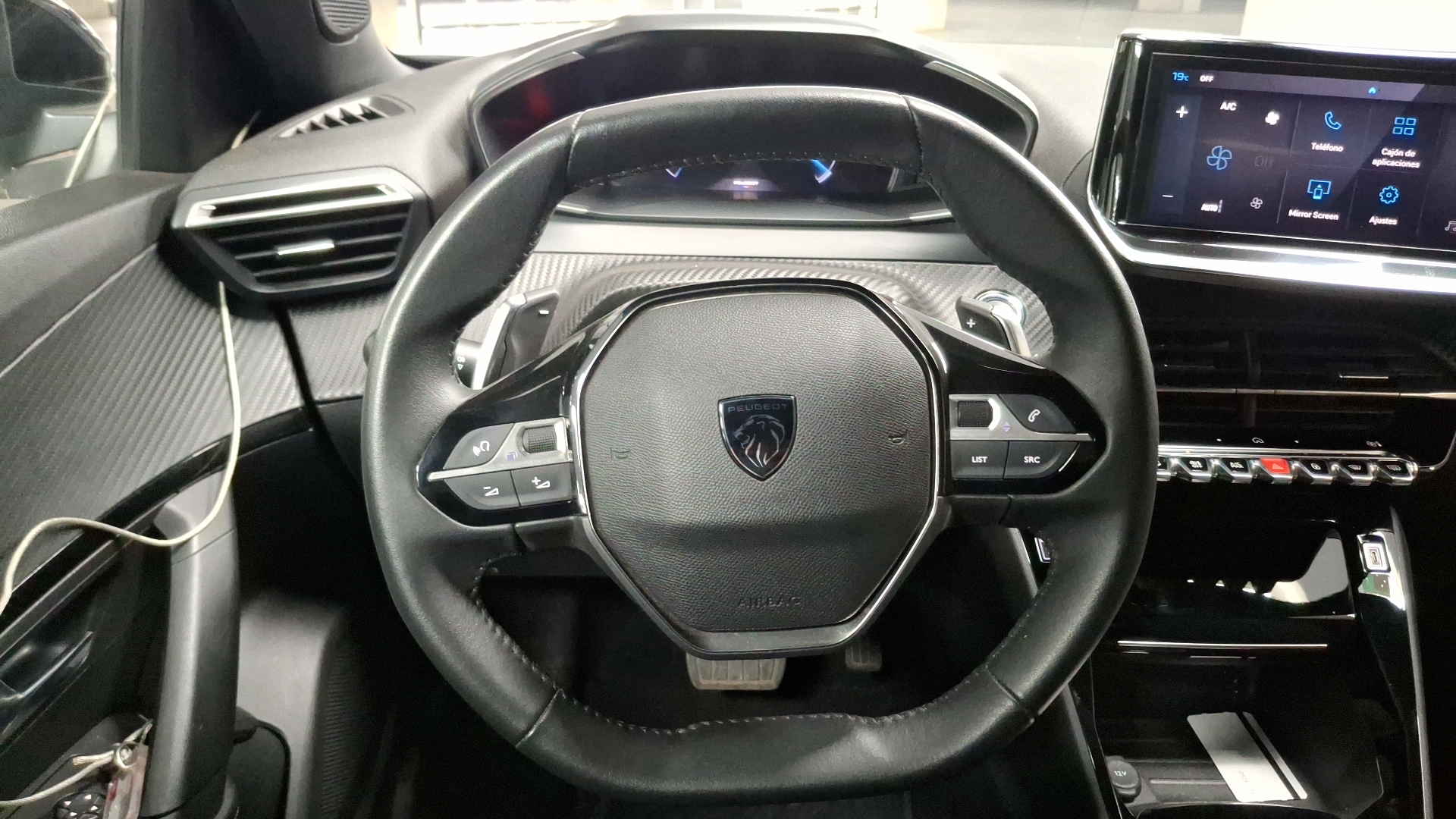 Peugeot 2008 — foto 8 de 16