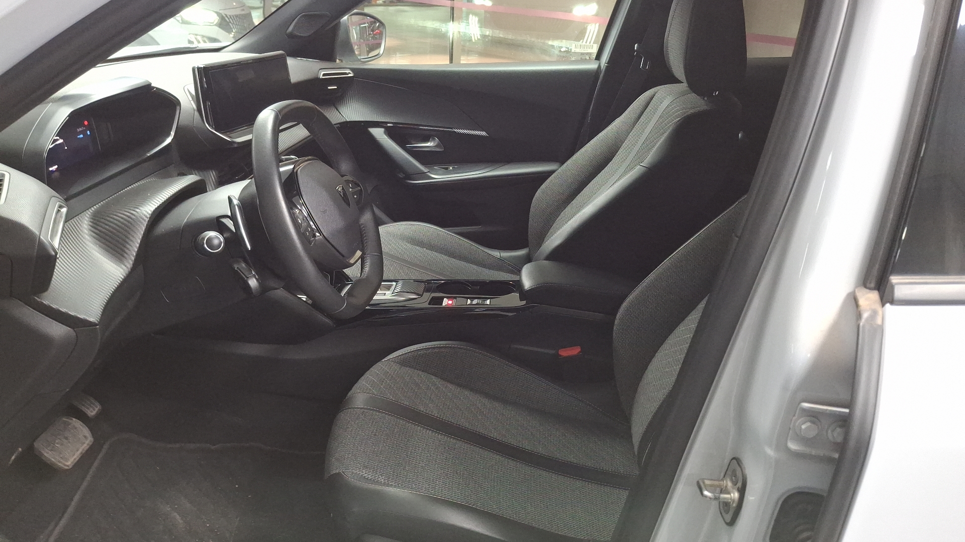 Peugeot 2008 — foto 13 de 16
