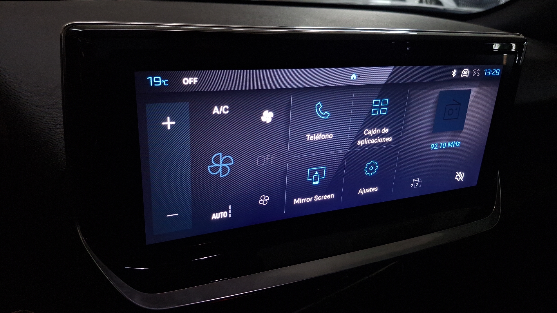 Peugeot 2008 — foto 10 de 16