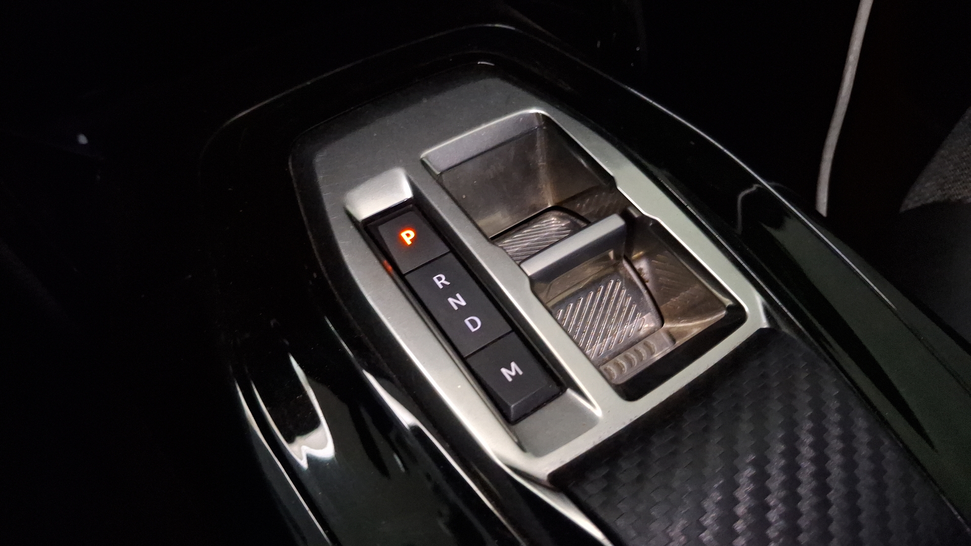 Peugeot 2008 — foto 11 de 16