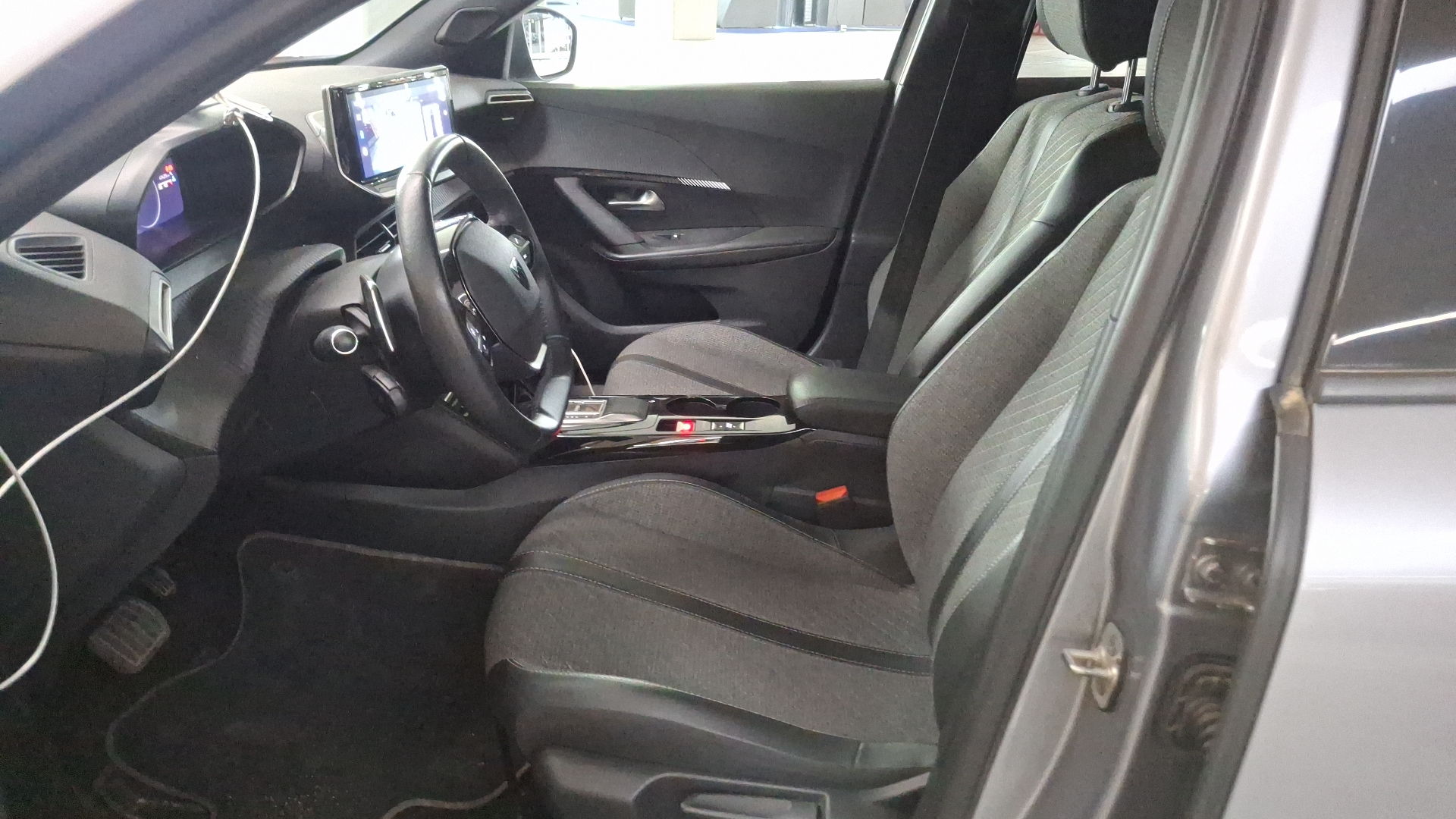 Peugeot 2008 — foto 13 de 16