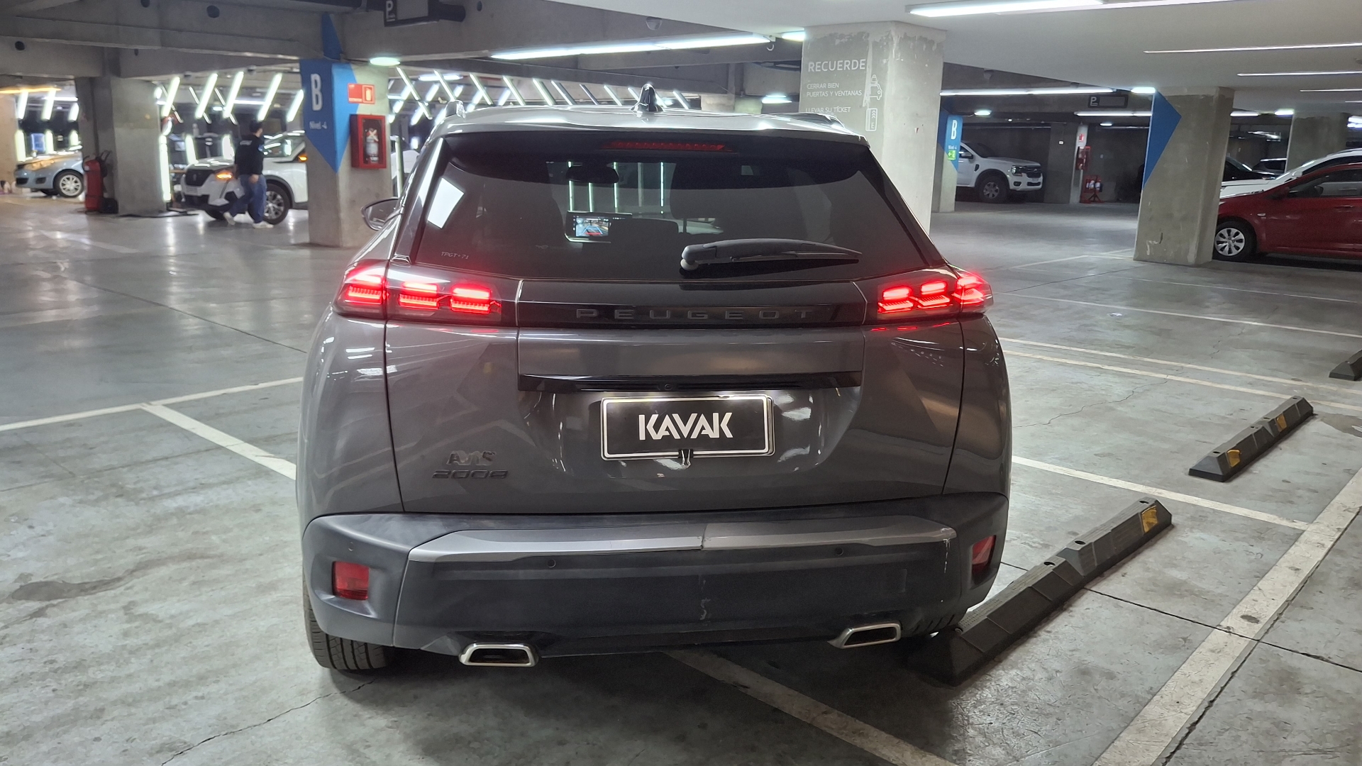 Peugeot 2008 — foto 6 de 16