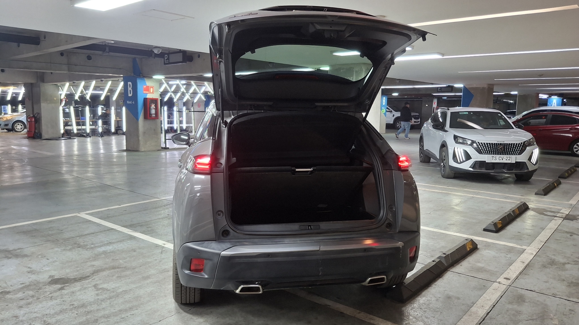 Peugeot 2008 — foto 5 de 16