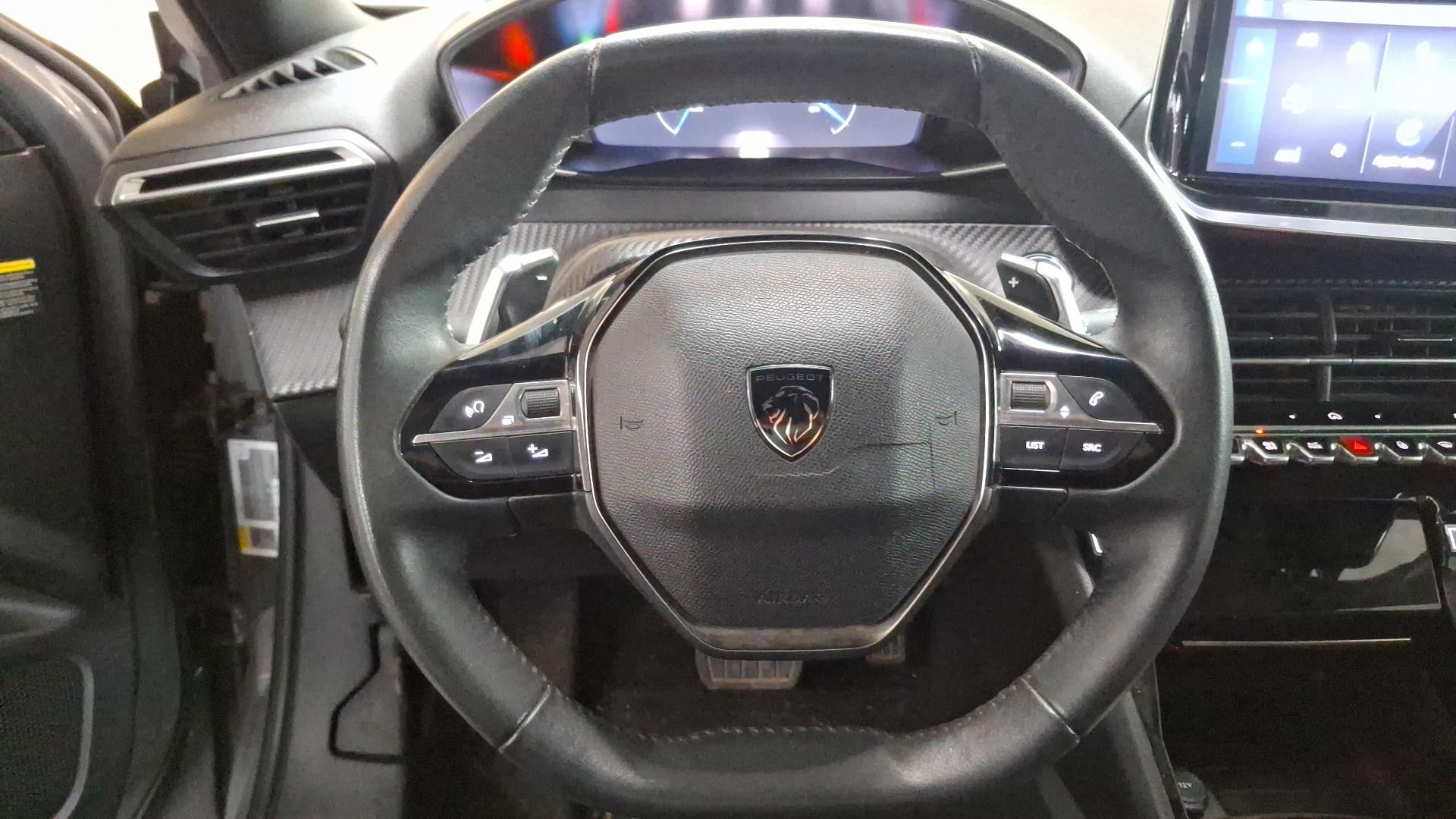 Peugeot 2008 — foto 8 de 16