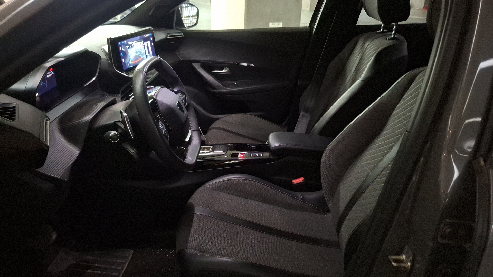 Peugeot 2008 — foto 13 de 16