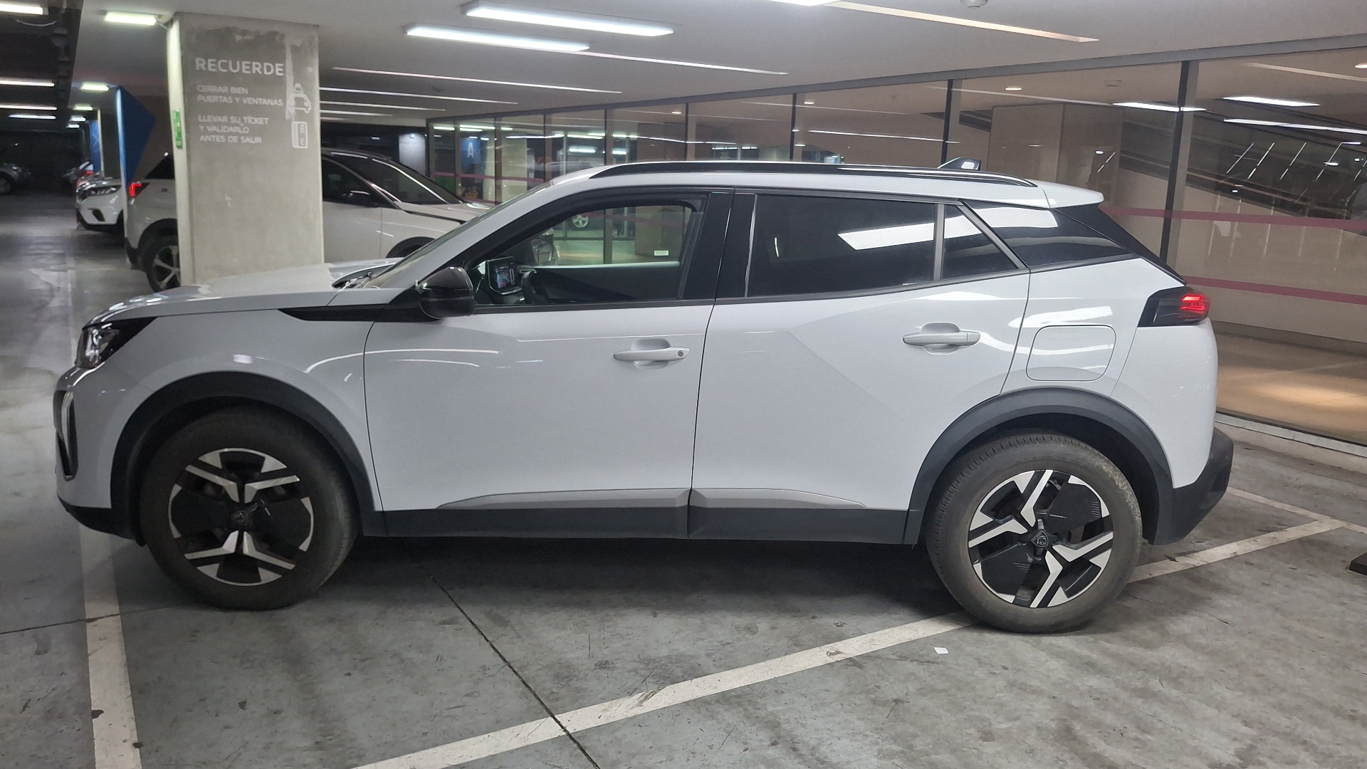 Peugeot 2008 — foto 7 de 16