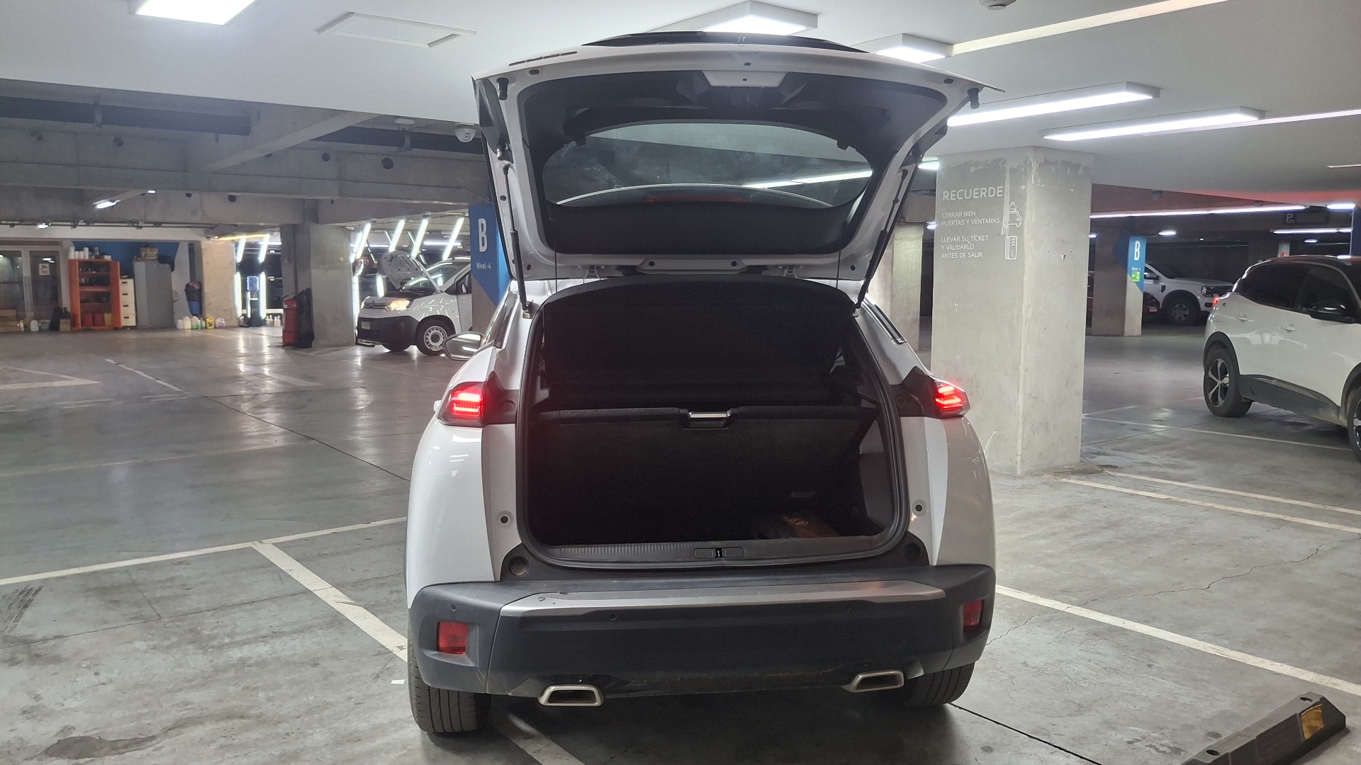 Peugeot 2008 — foto 6 de 16