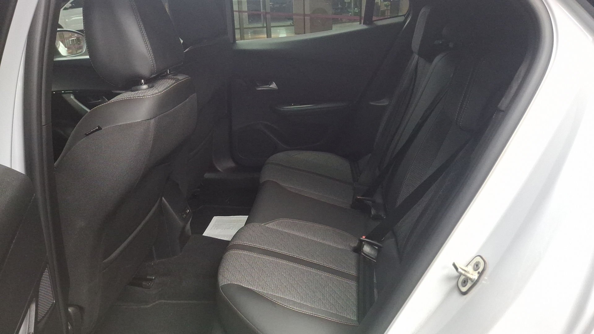Peugeot 2008 — foto 14 de 16
