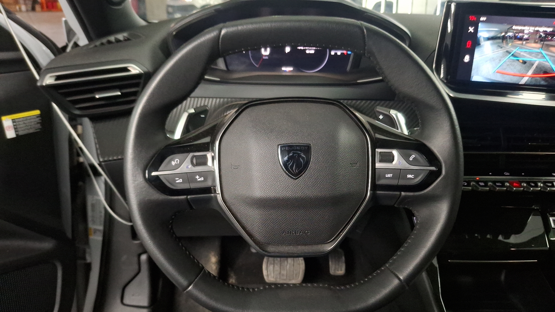 Peugeot 2008 — foto 8 de 16