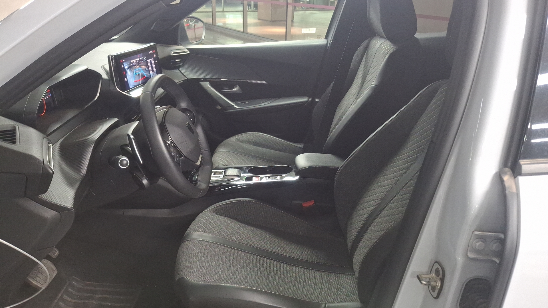 Peugeot 2008 — foto 13 de 16
