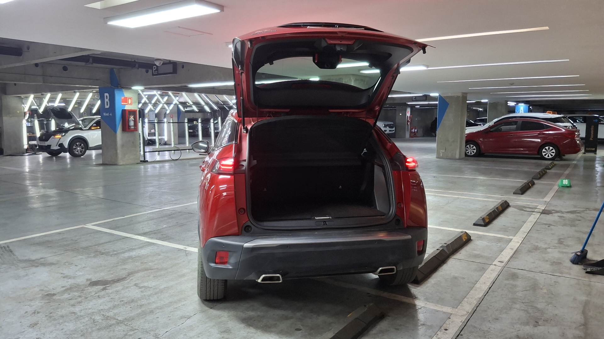 Peugeot 2008 — foto 5 de 16