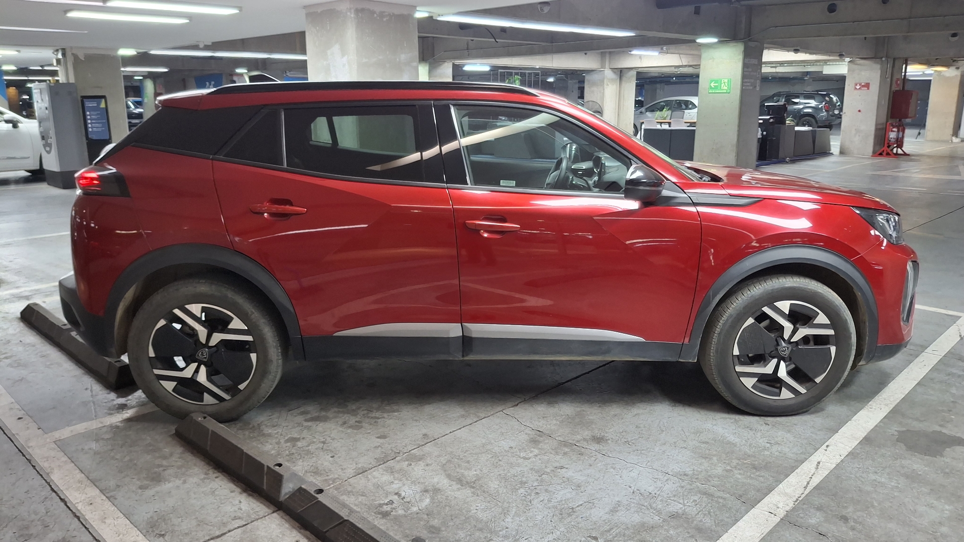 Peugeot 2008 — foto 4 de 16